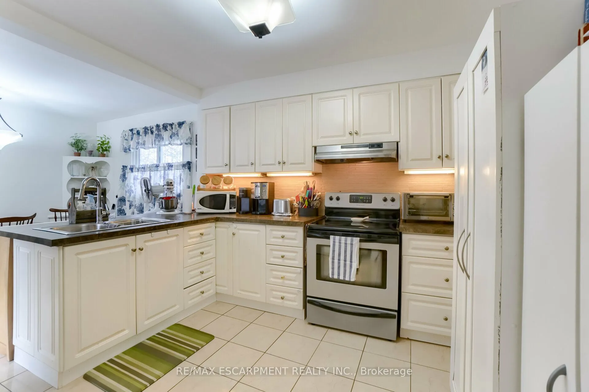 160 WELLAND Avenue