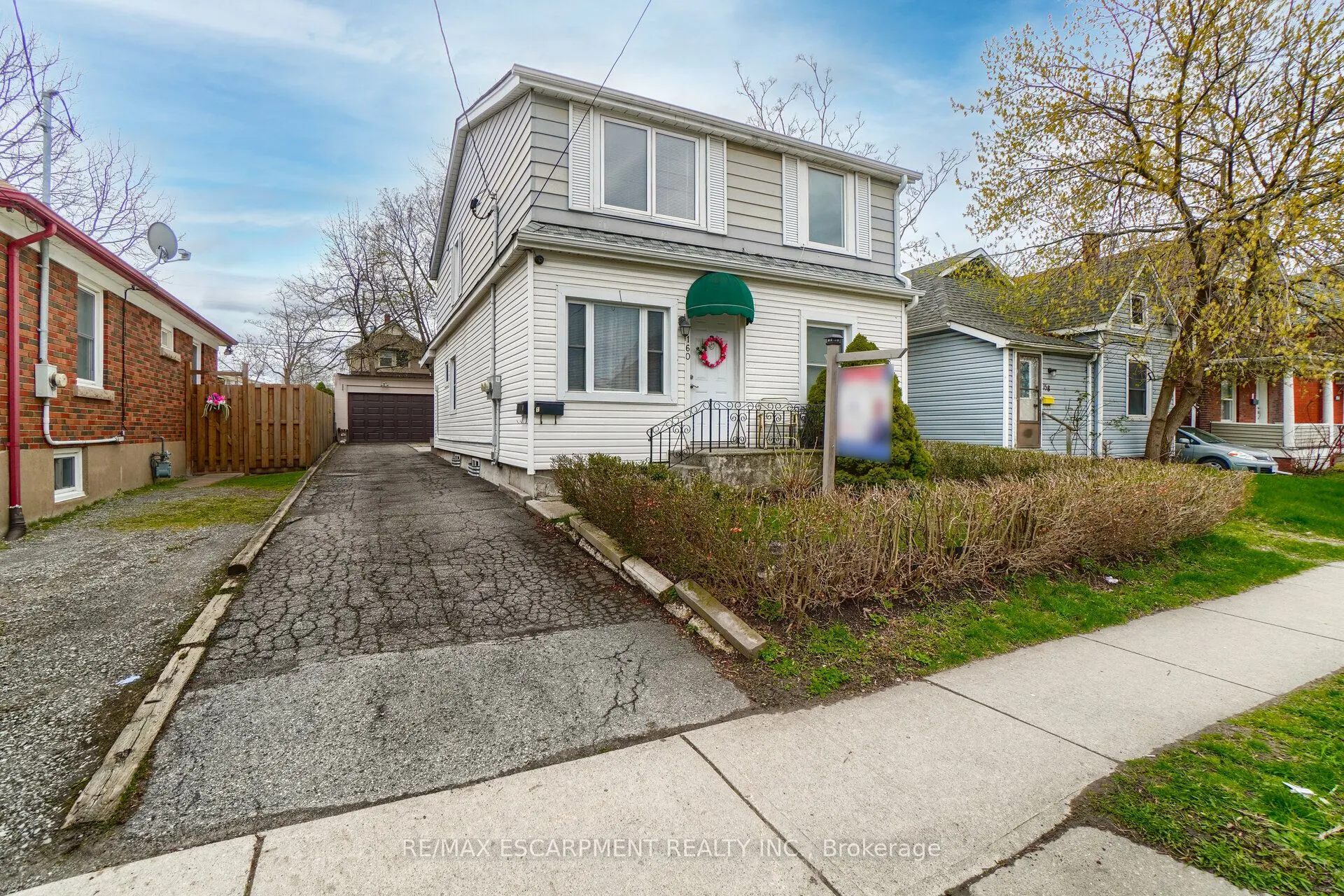 160 WELLAND Avenue