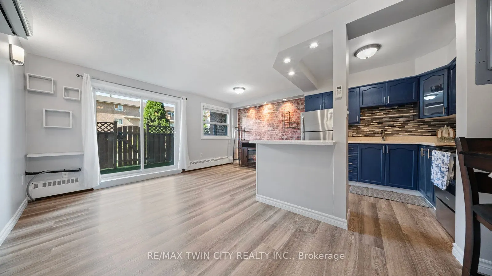 640 Grey Street, #101