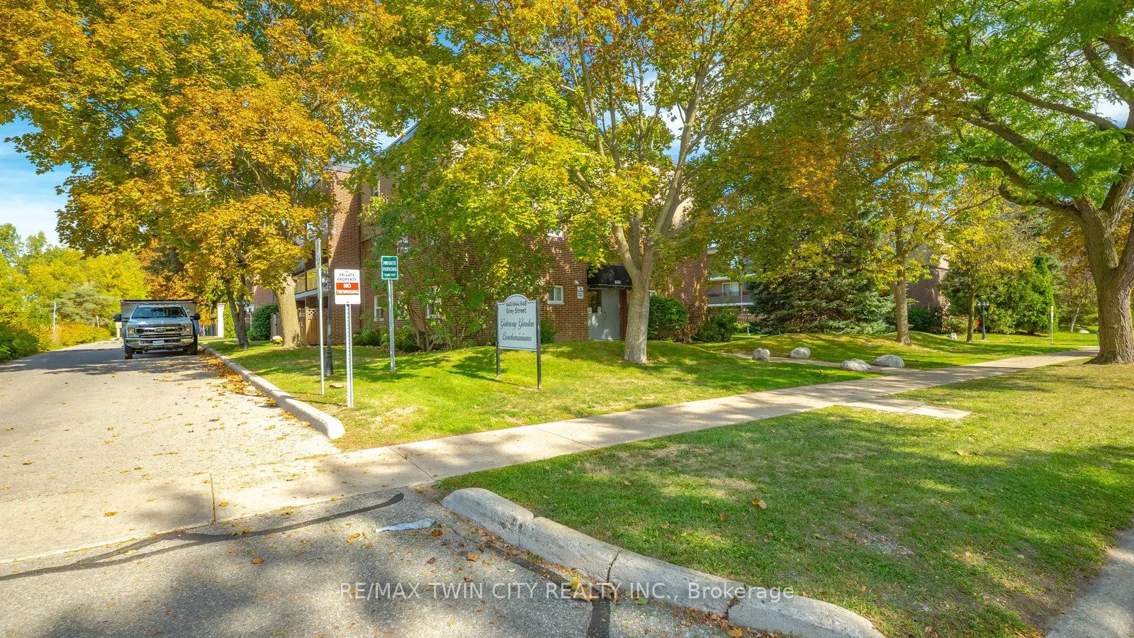 640 Grey Street, #101
