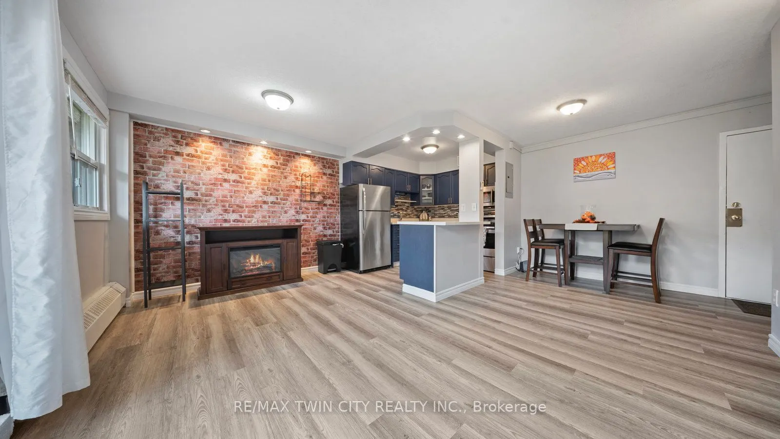 640 Grey Street, #101
