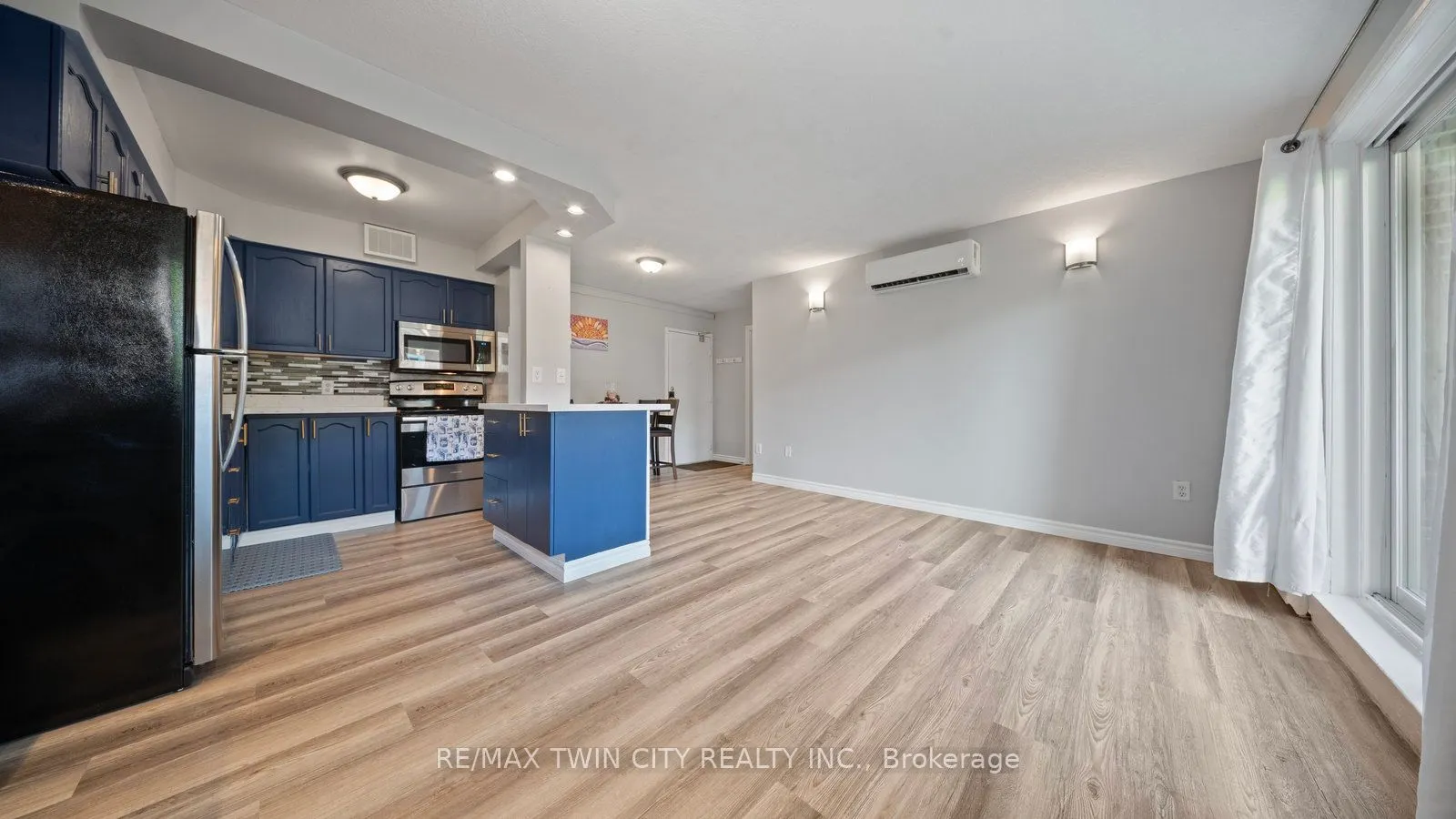 640 Grey Street, #101