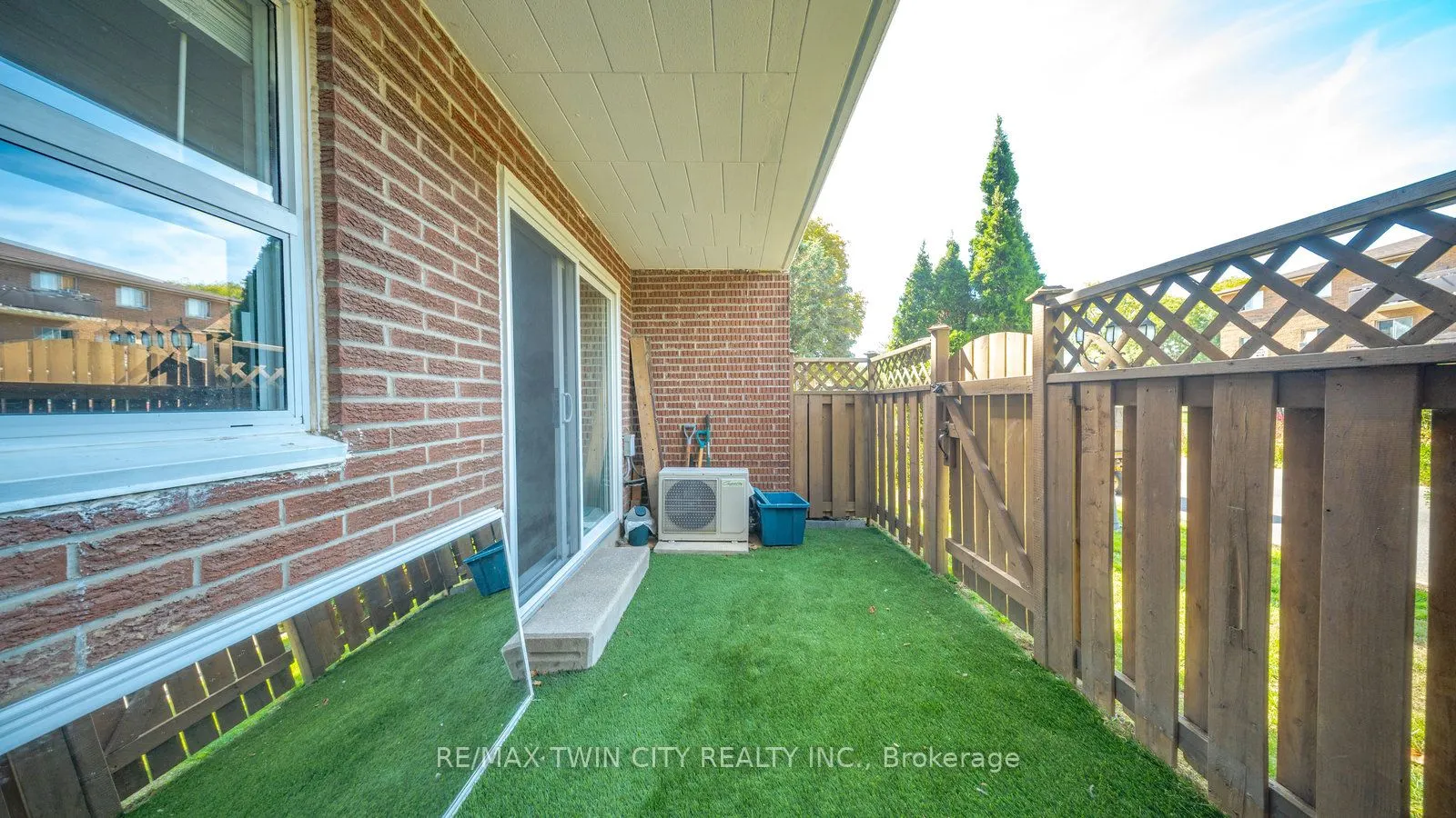 640 Grey Street, #101