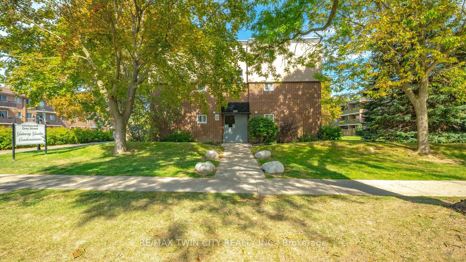 640 Grey Street, #101