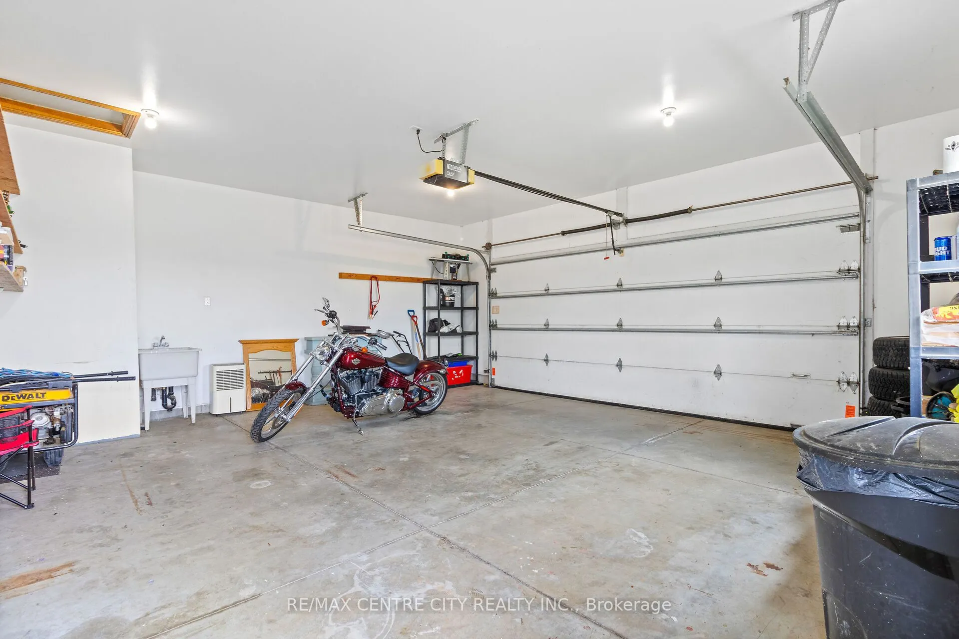 1041 Bruce Road 23