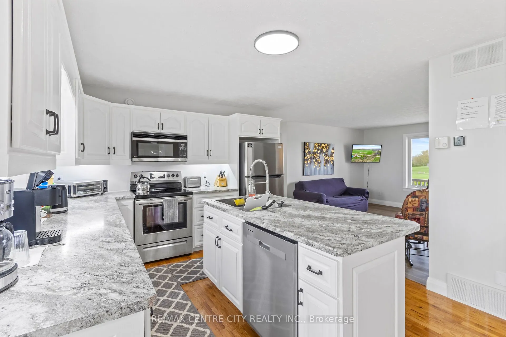 1041 Bruce Road 23