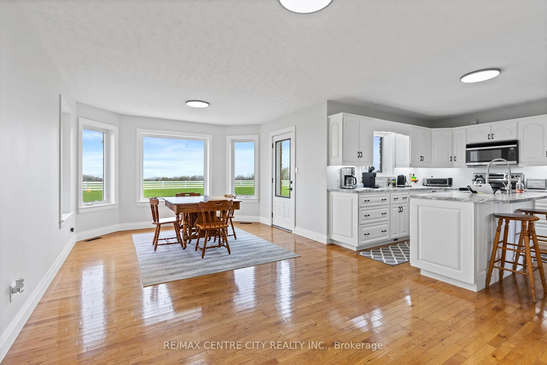 1041 Bruce Road 23