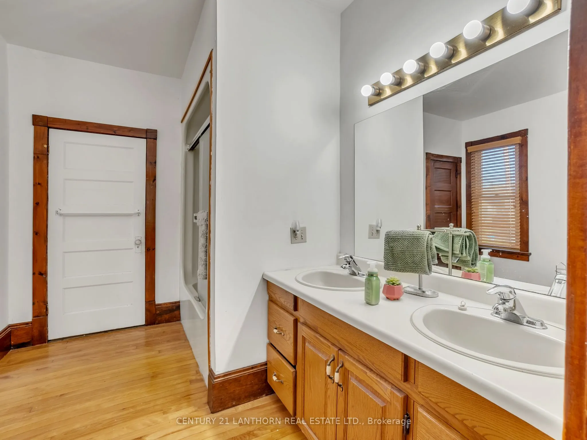 49 Consecon Street E