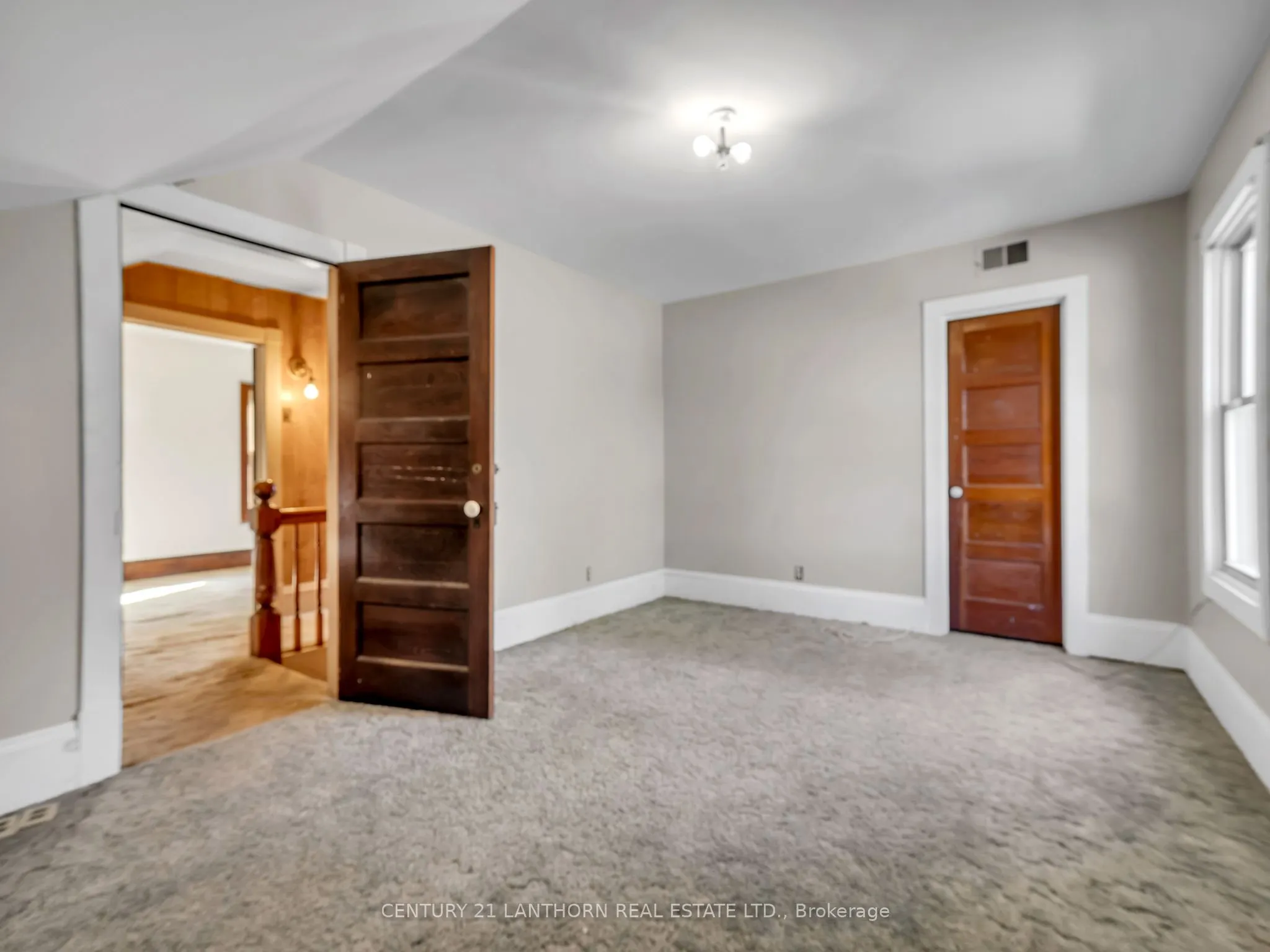 49 Consecon Street E