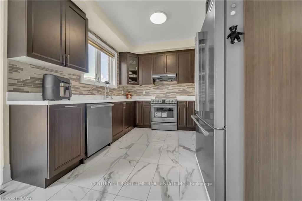 1161 Upper Thames Drive