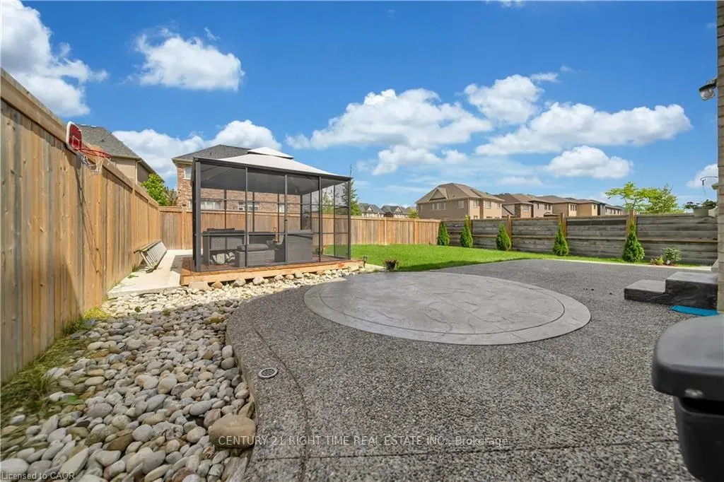 1161 Upper Thames Drive