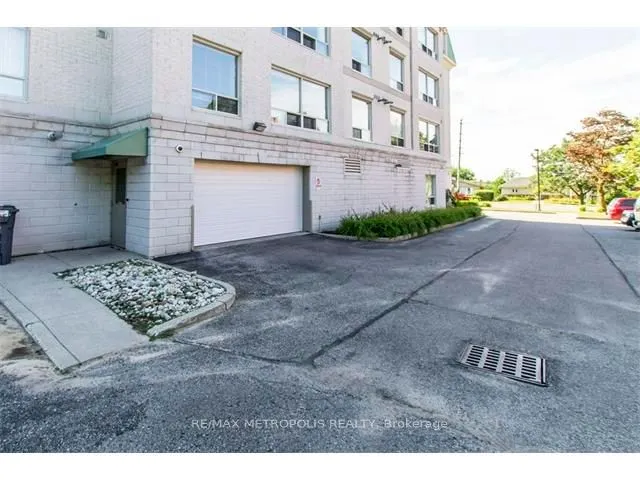 405 Erb Street W, #305