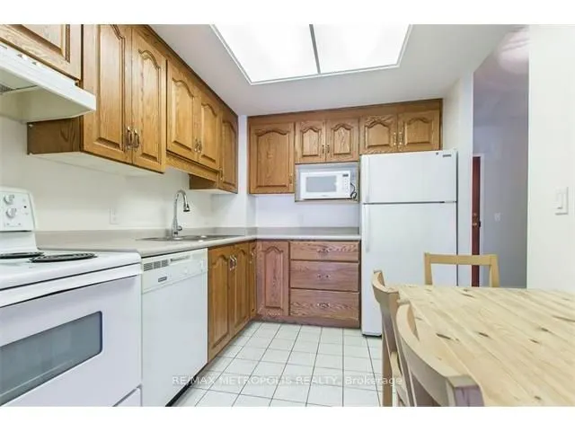 405 Erb Street W, #305
