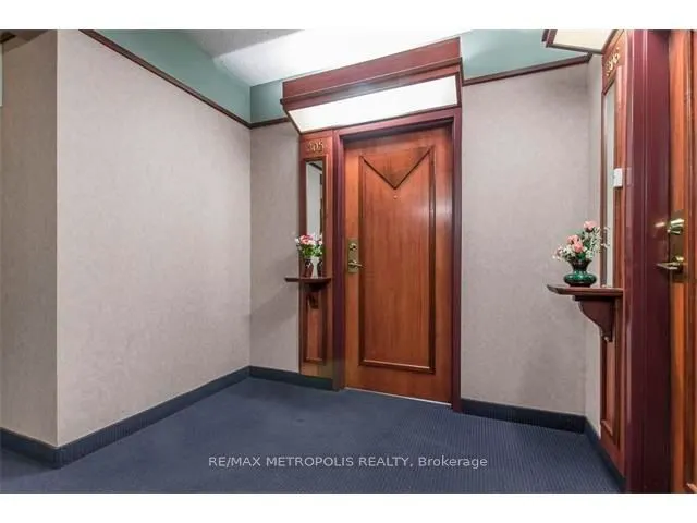 405 Erb Street W, #305