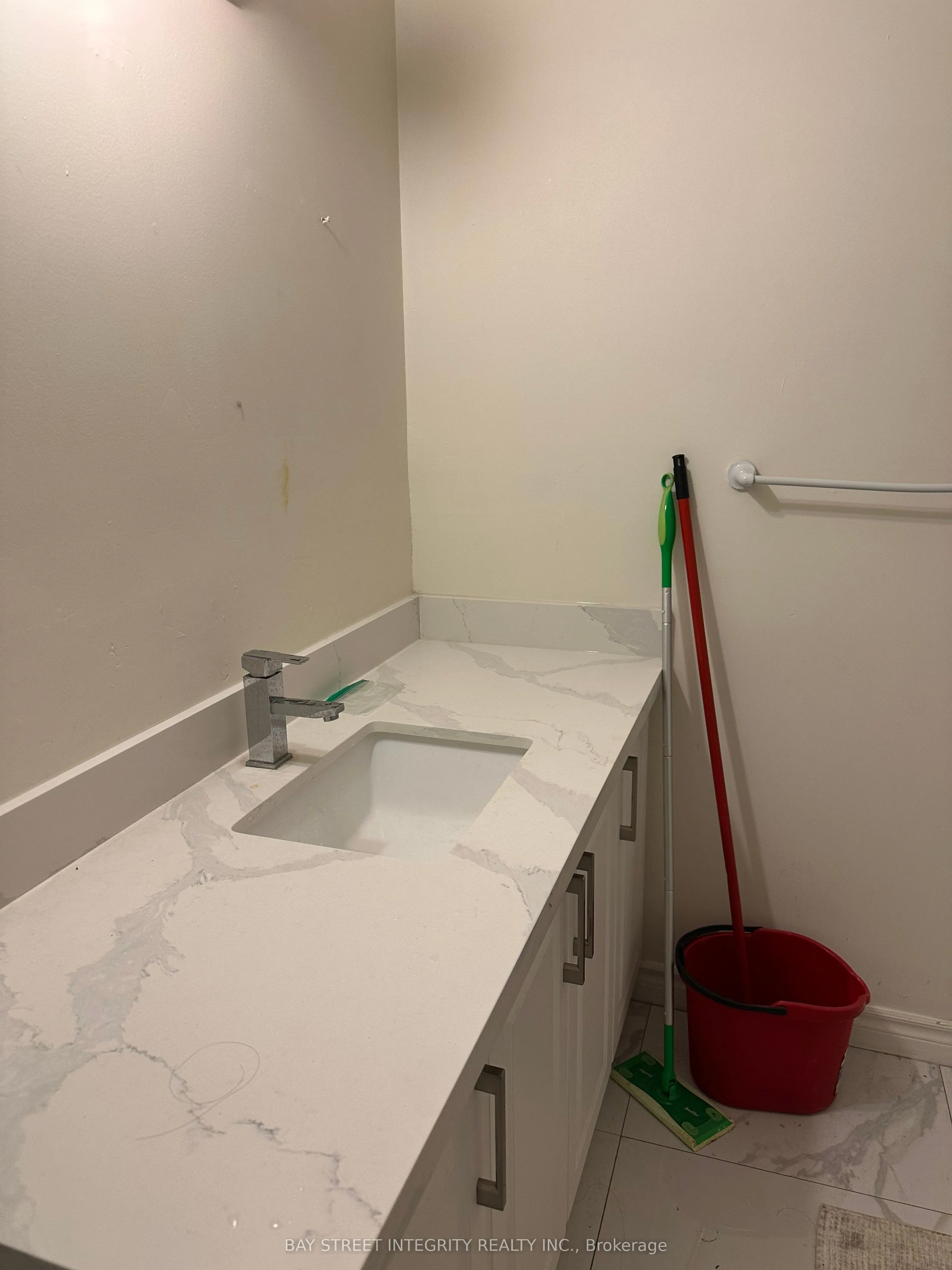 88 COLBORNE Street, #1