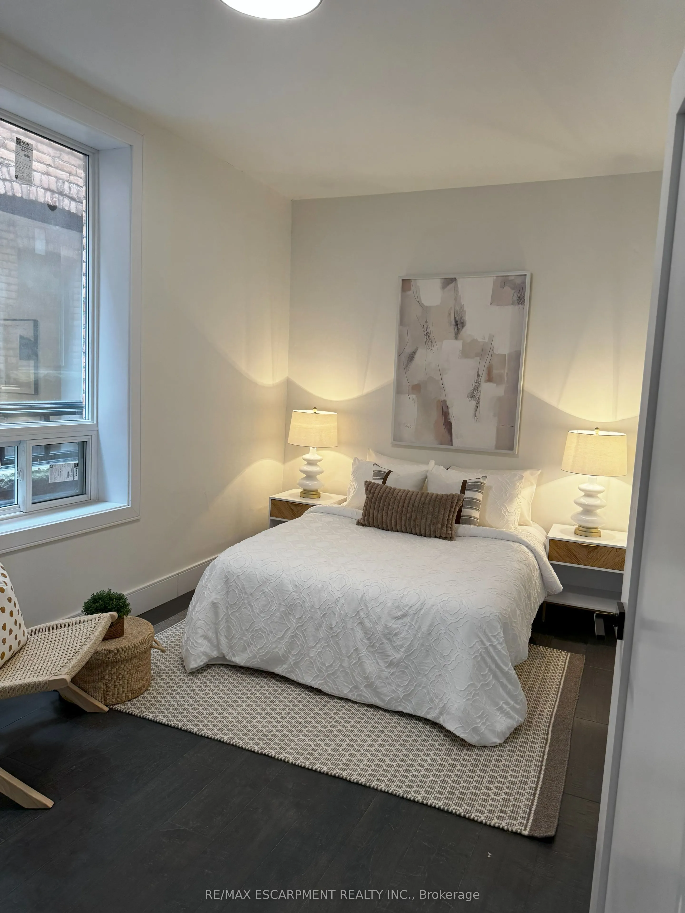 307 1/2 BARTON Street E, #8