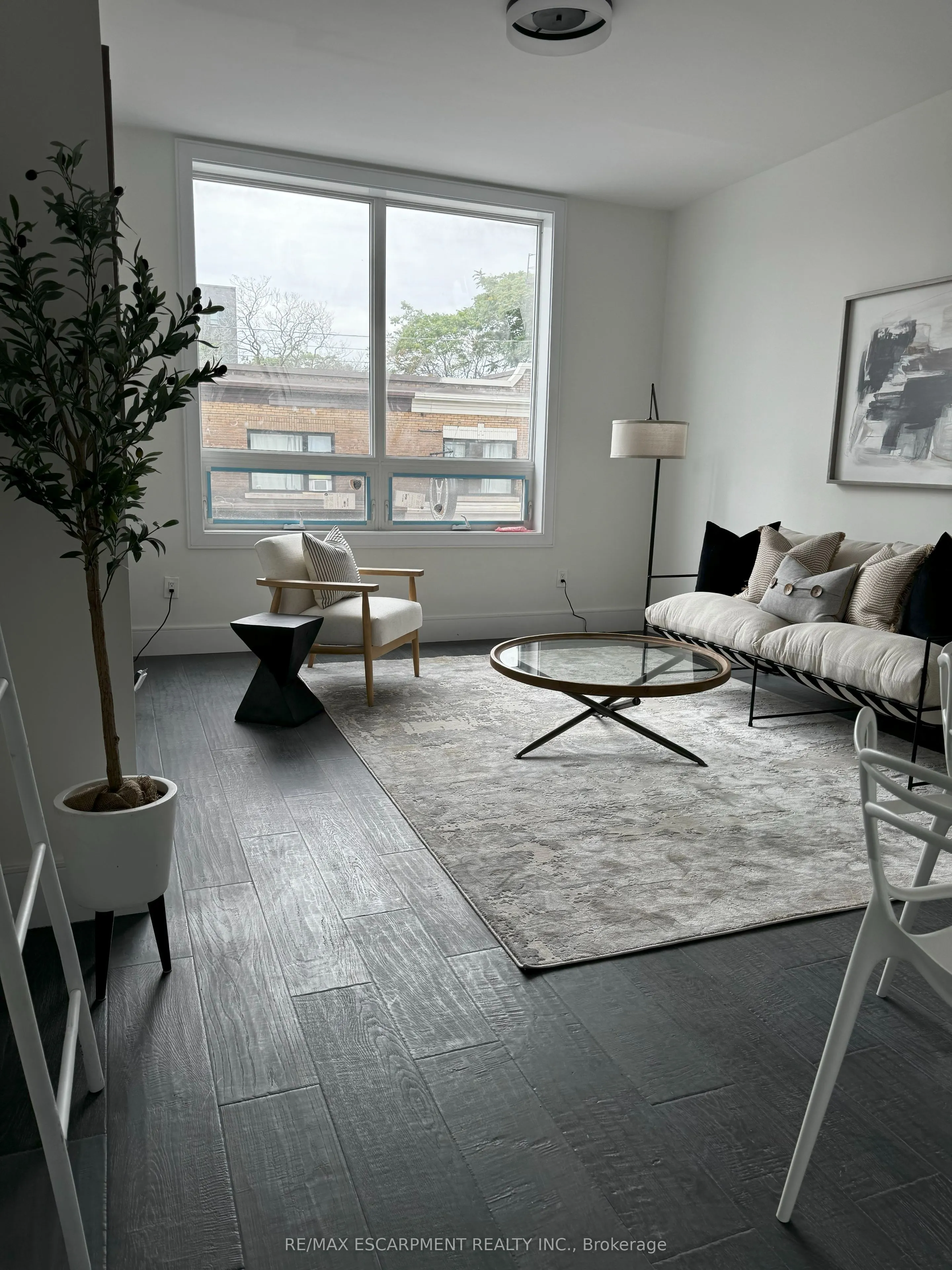 307 1/2 BARTON Street E, #8