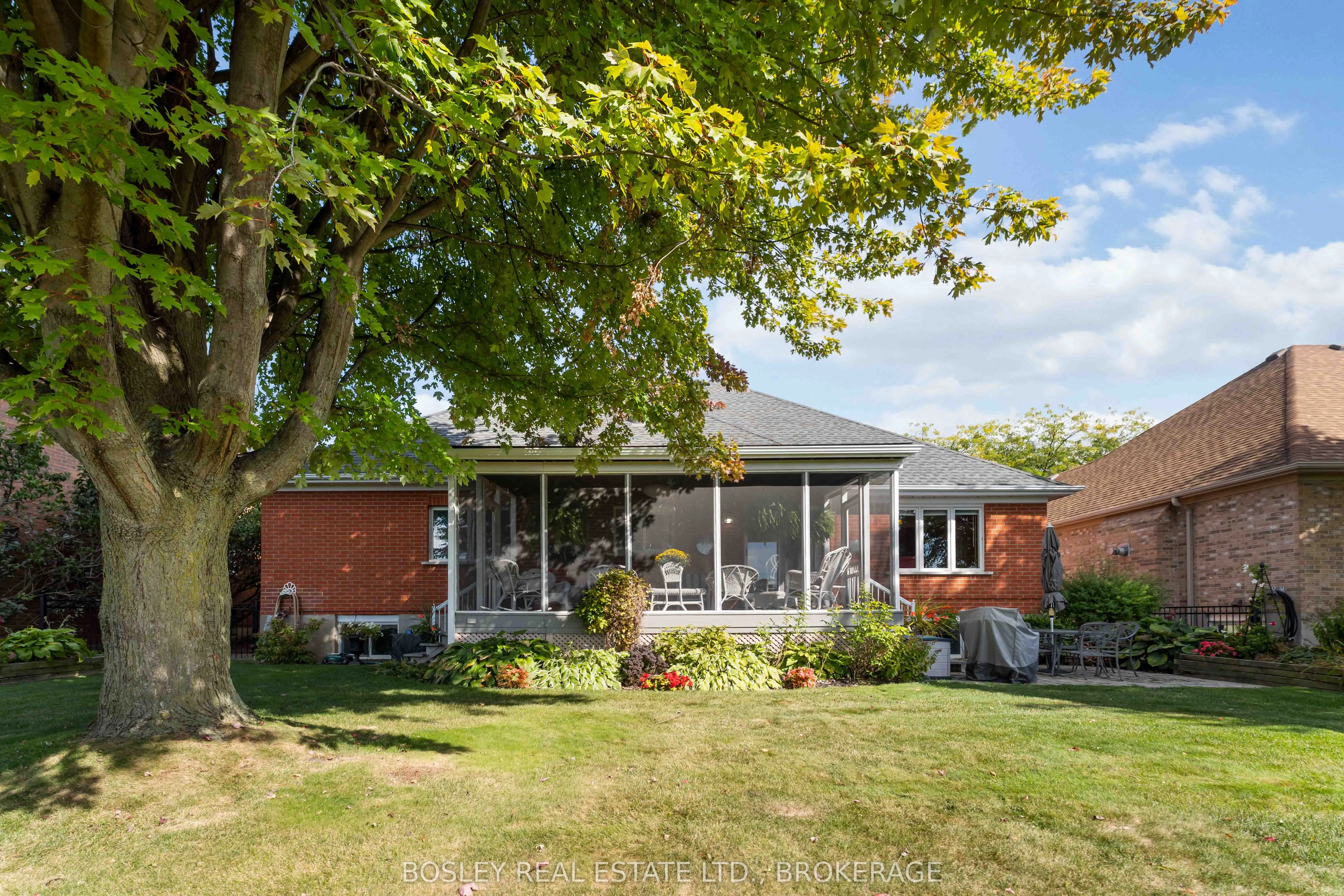 641 SIMCOE Street