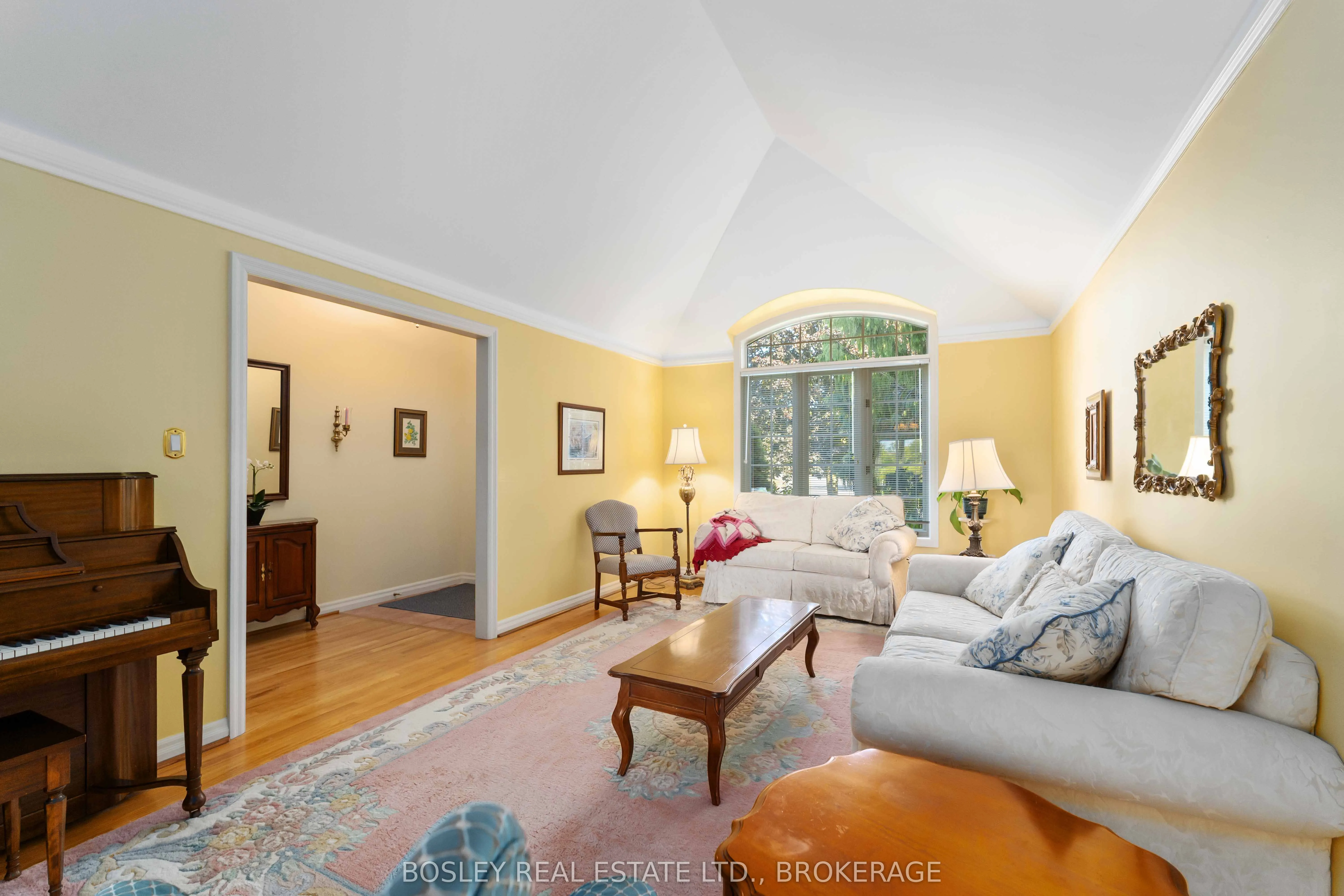 641 SIMCOE Street