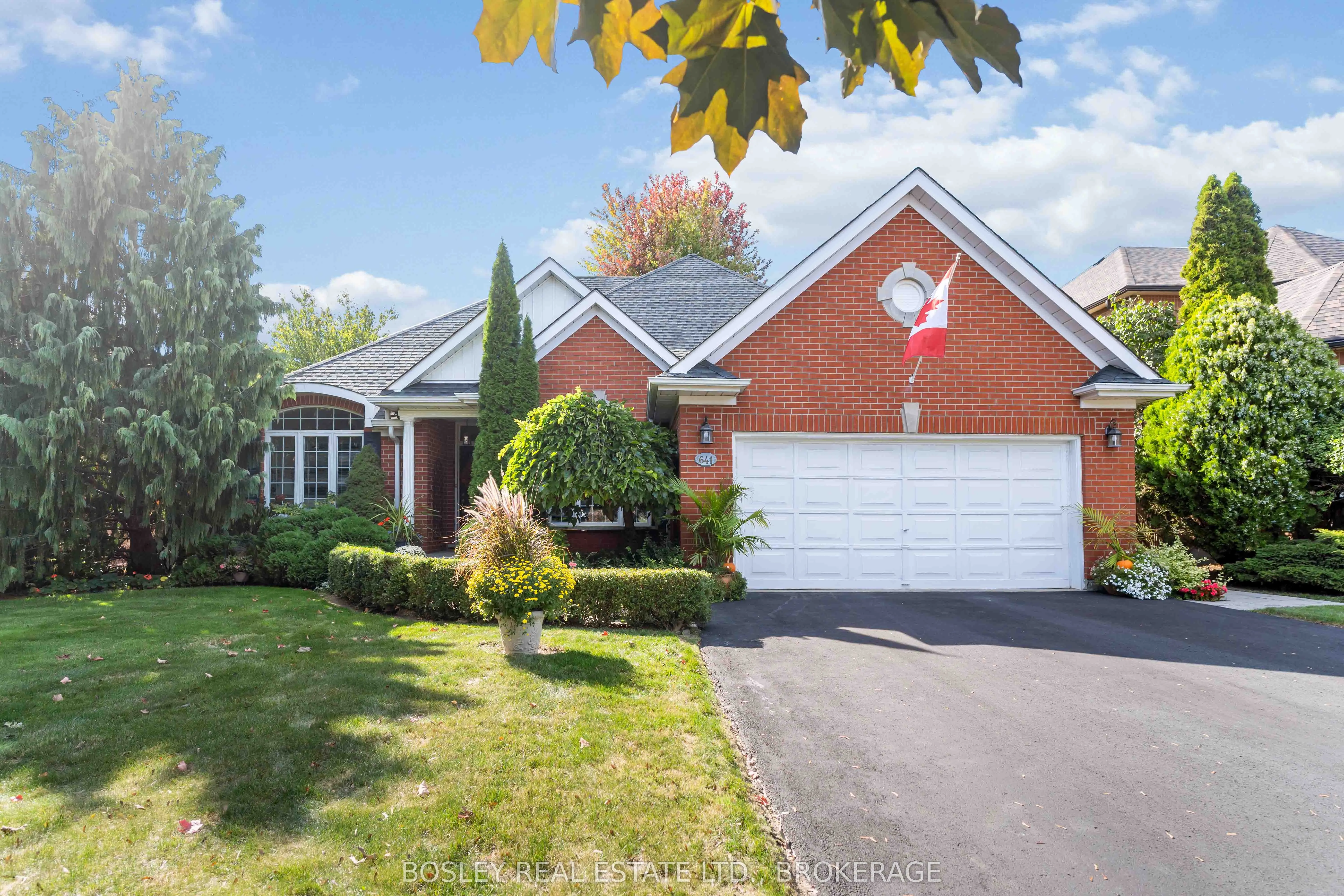 641 SIMCOE Street