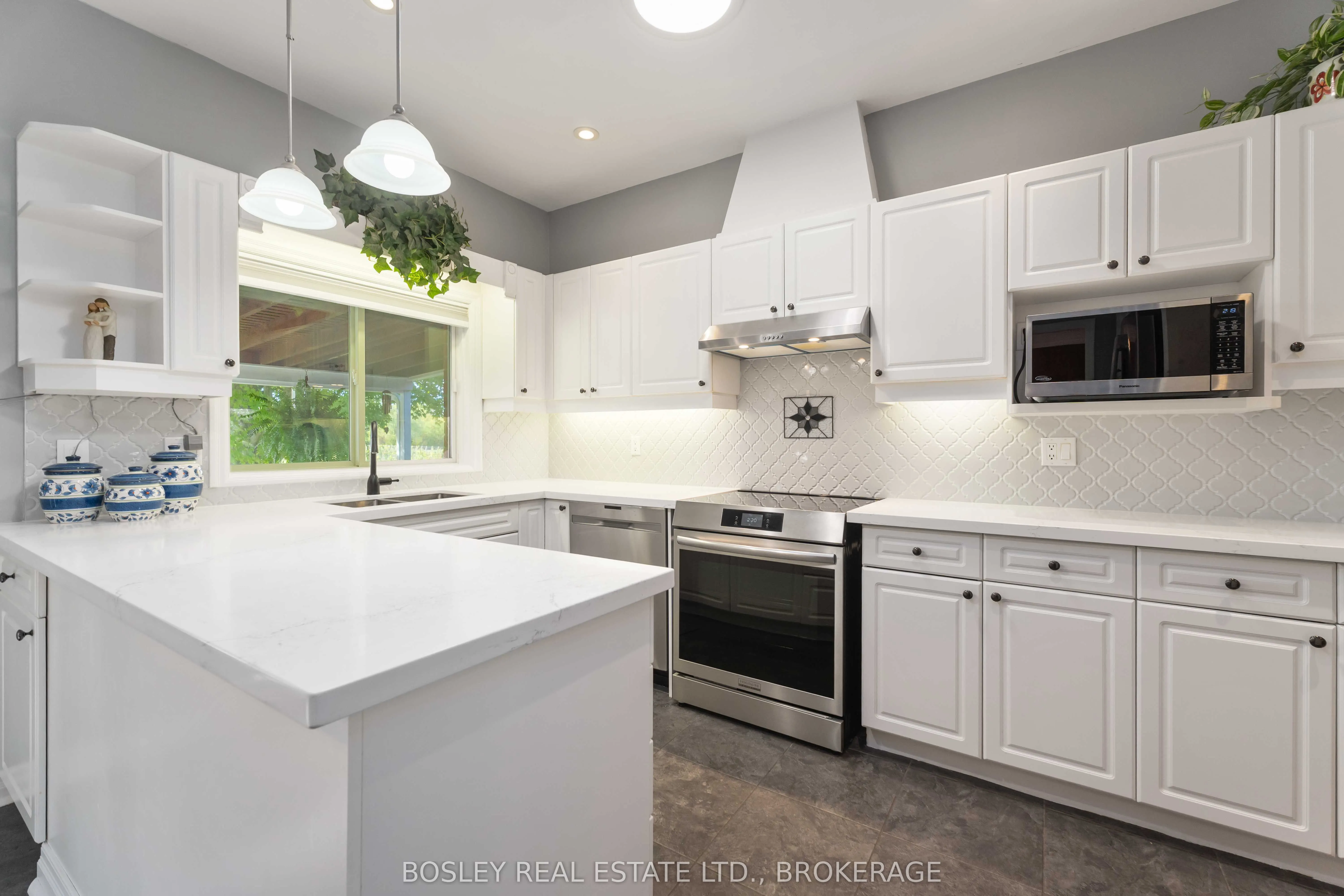 641 SIMCOE Street