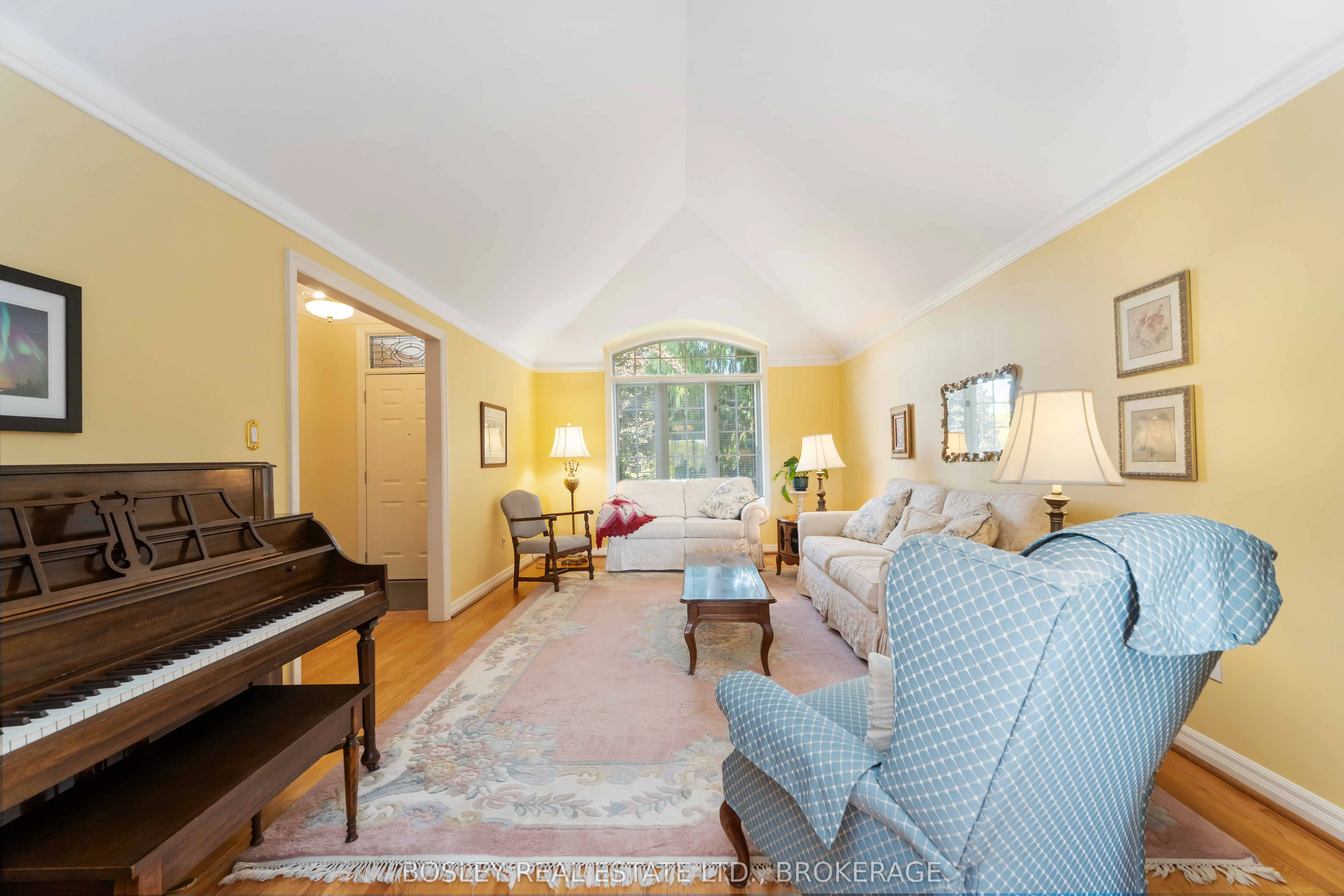 641 SIMCOE Street