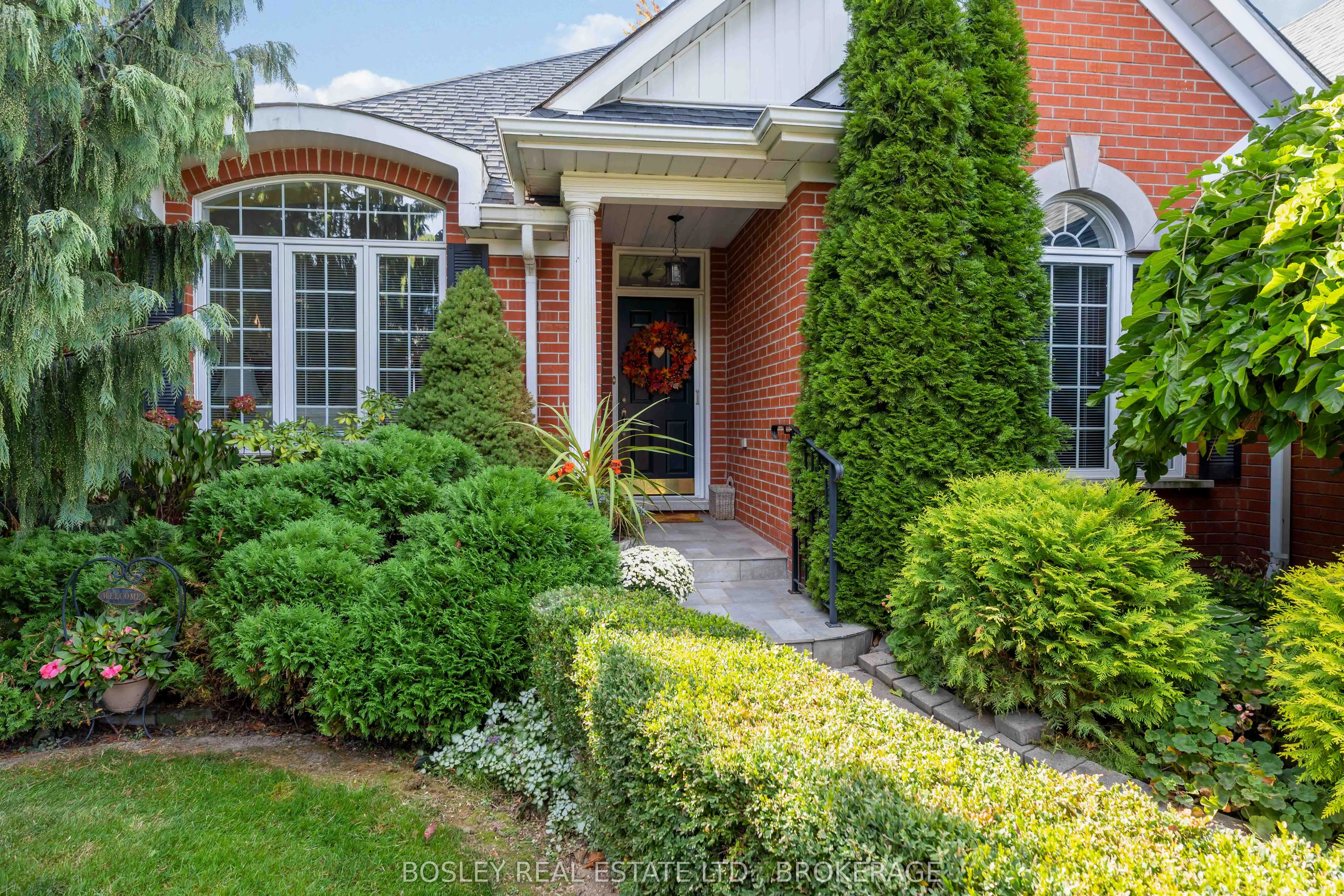 641 SIMCOE Street