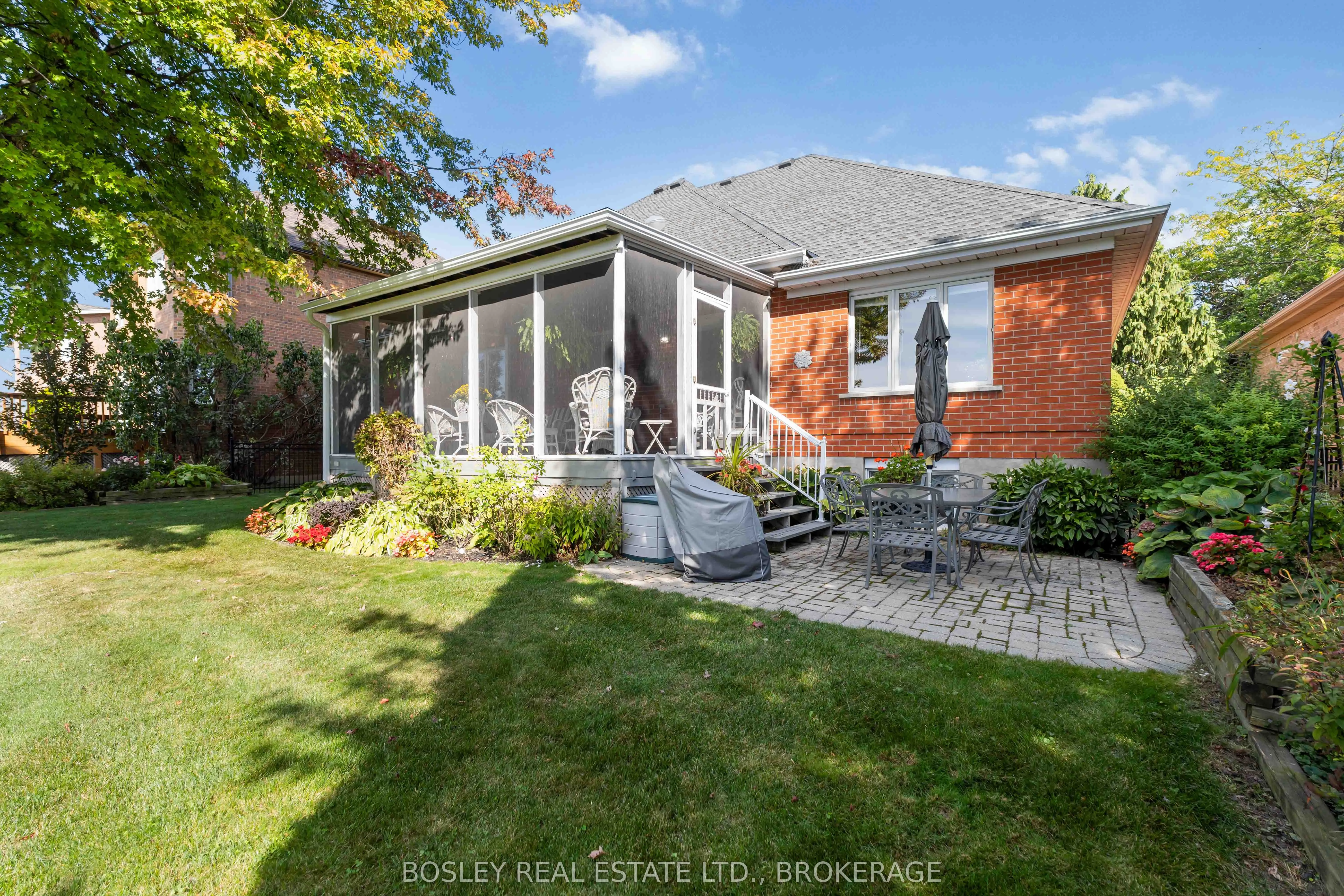 641 SIMCOE Street