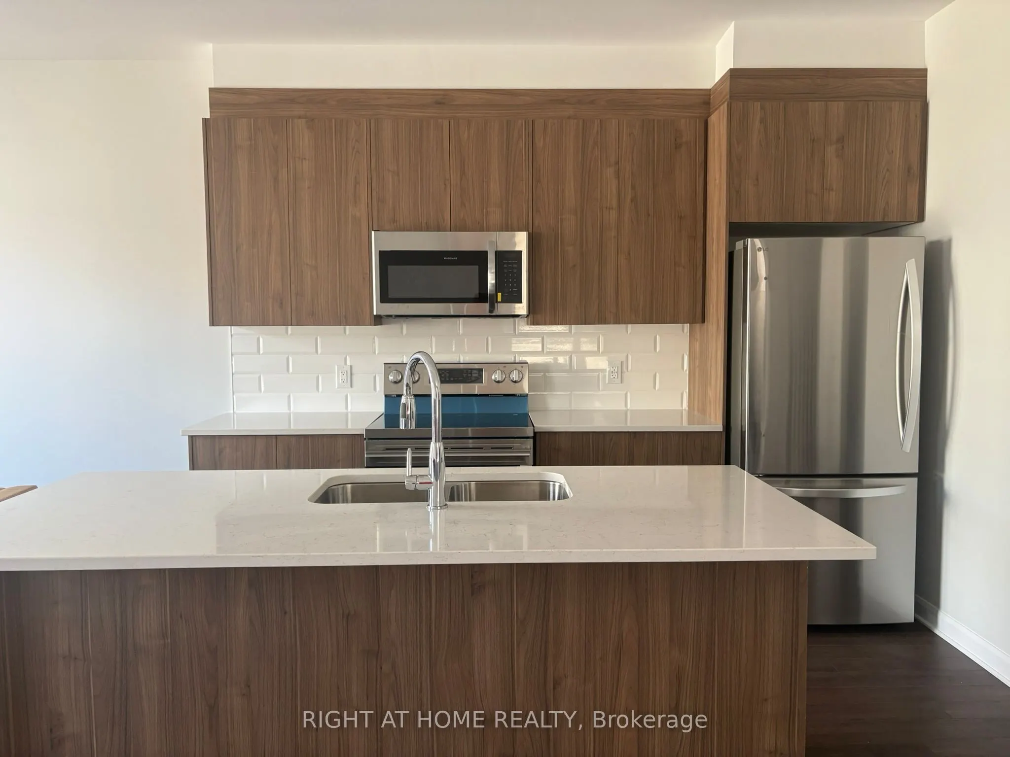 409 Silverberry Private