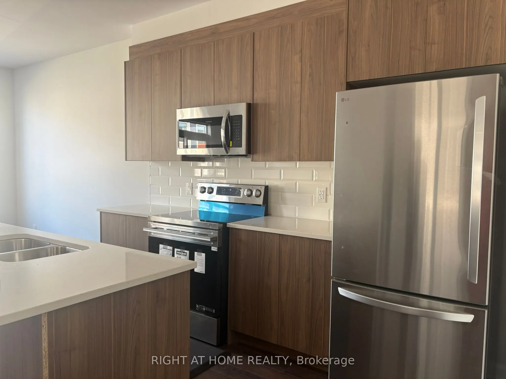 409 Silverberry Private
