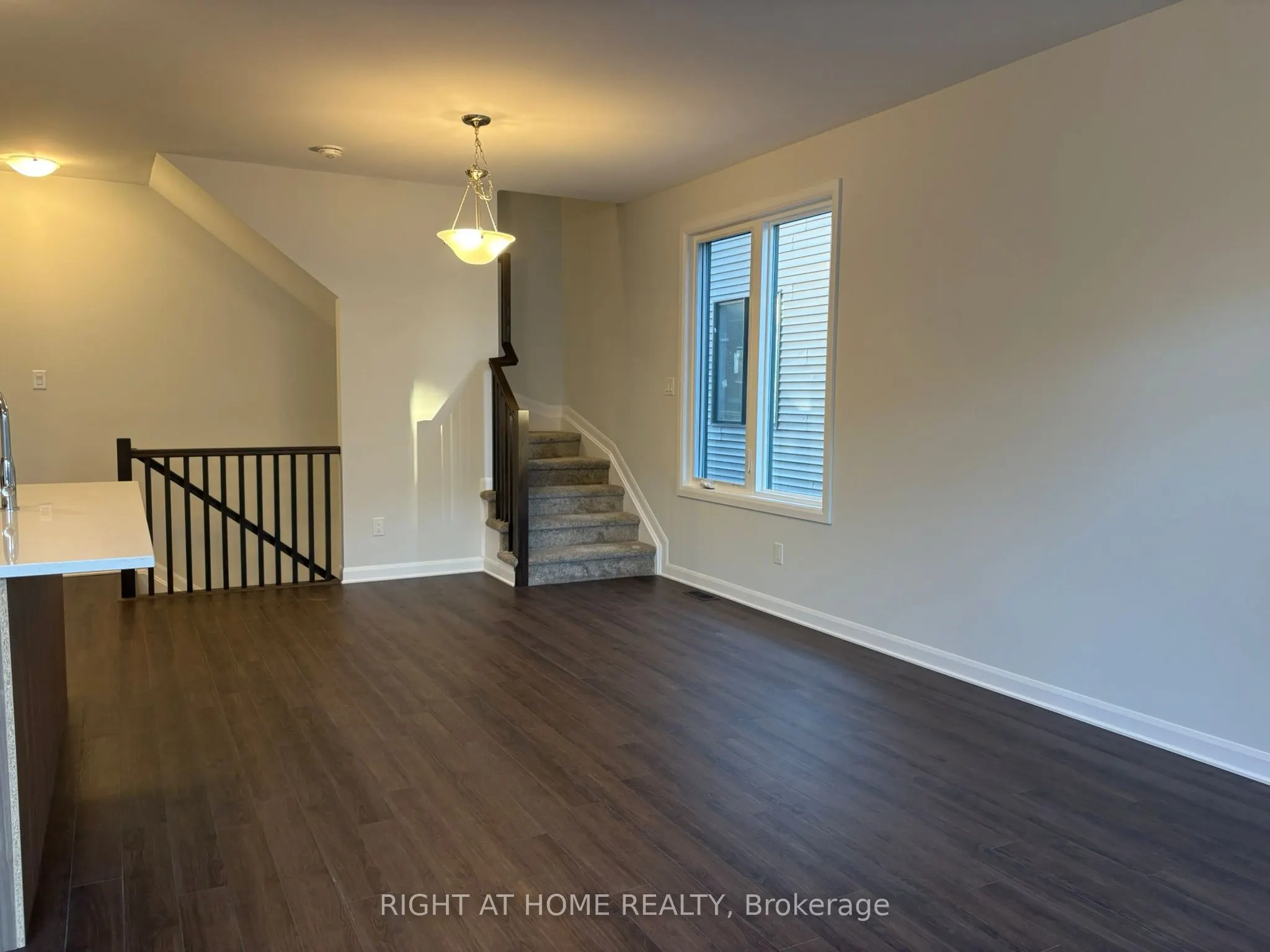 409 Silverberry Private