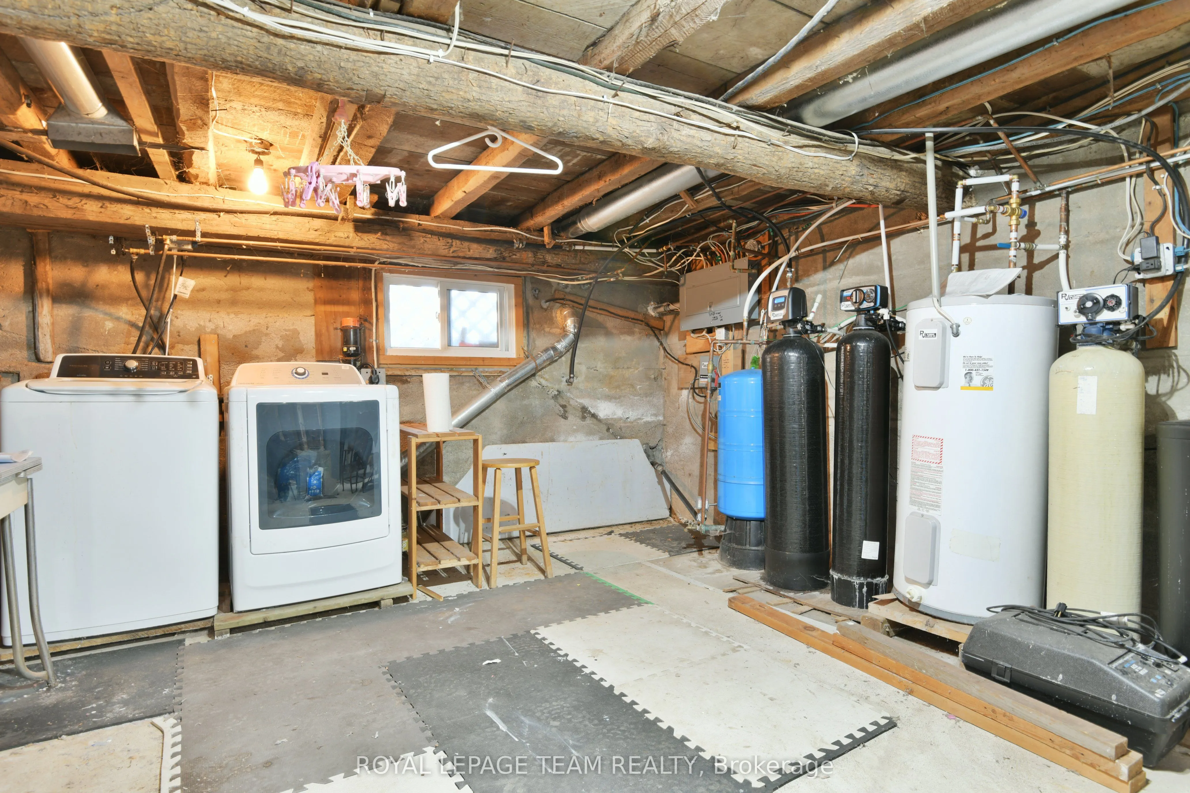 2692 Dunrobin Road