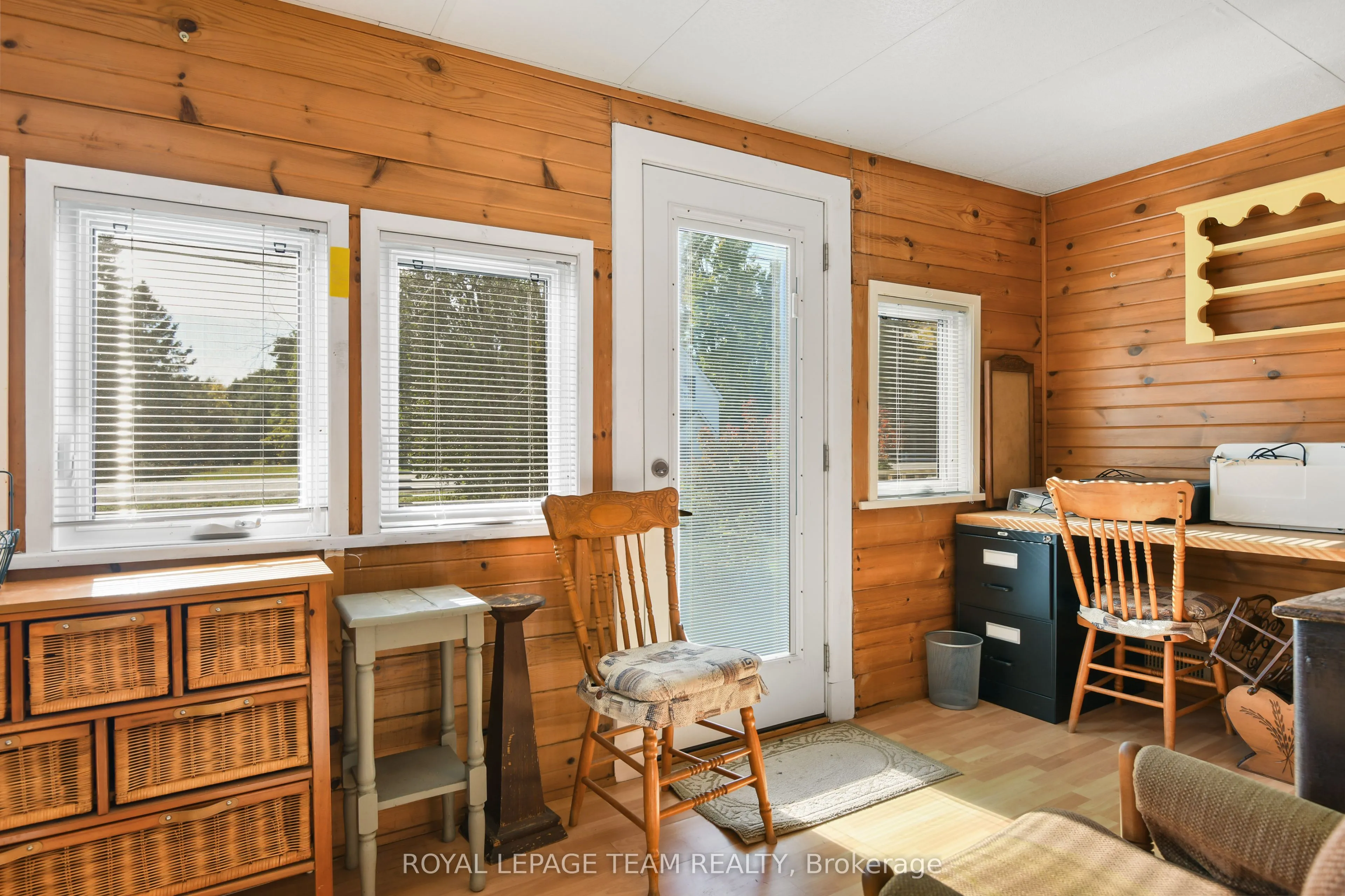2692 Dunrobin Road