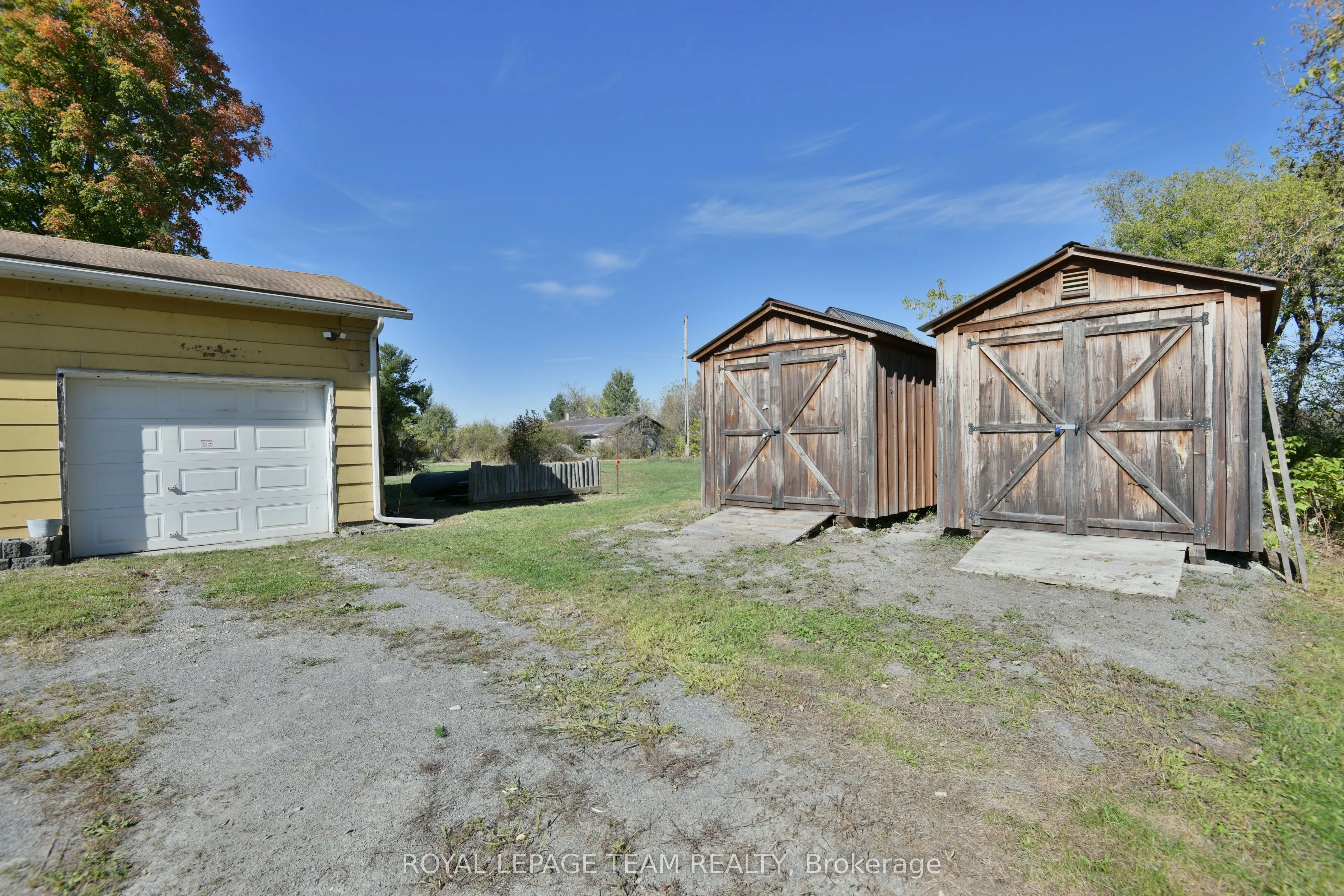 2692 Dunrobin Road