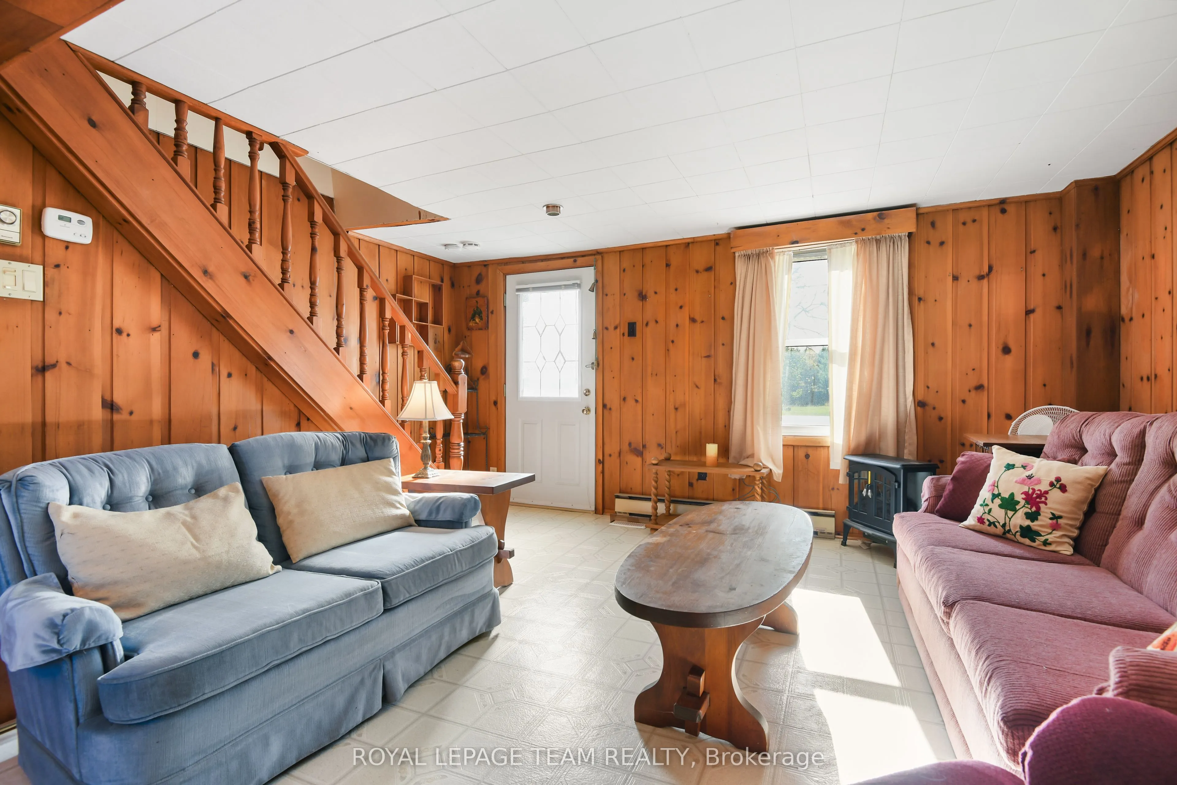 2692 Dunrobin Road