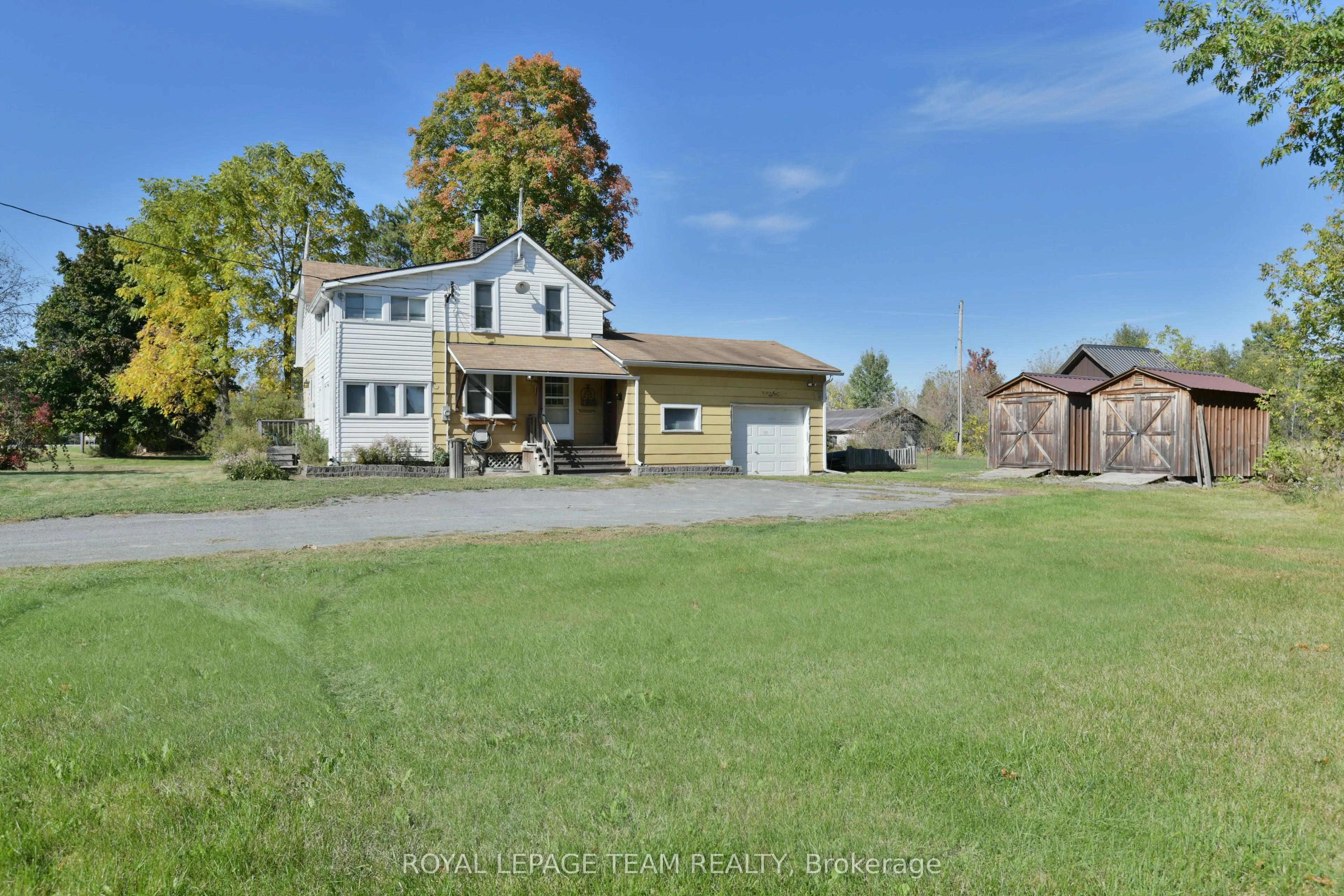 2692 Dunrobin Road