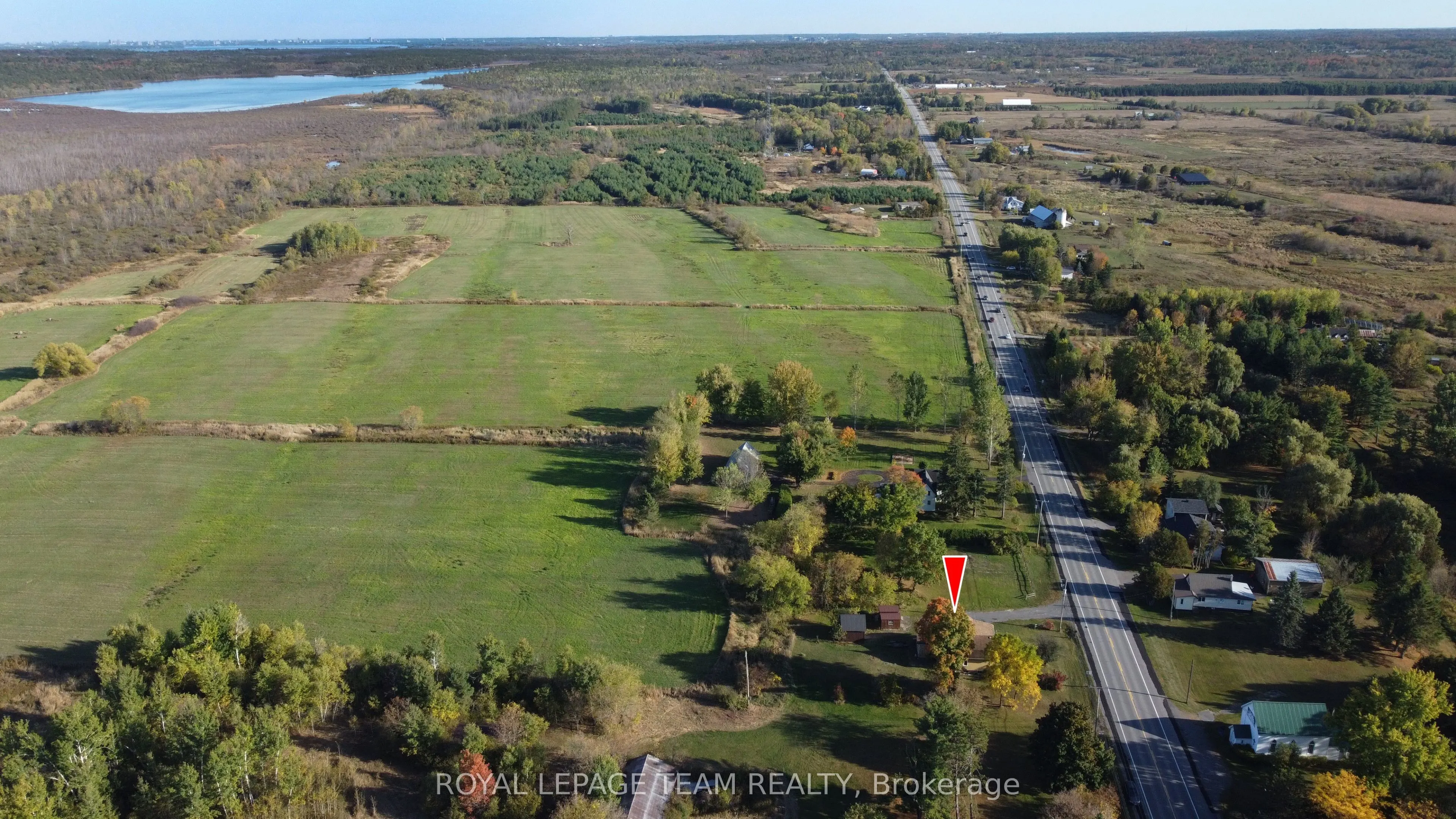 2692 Dunrobin Road