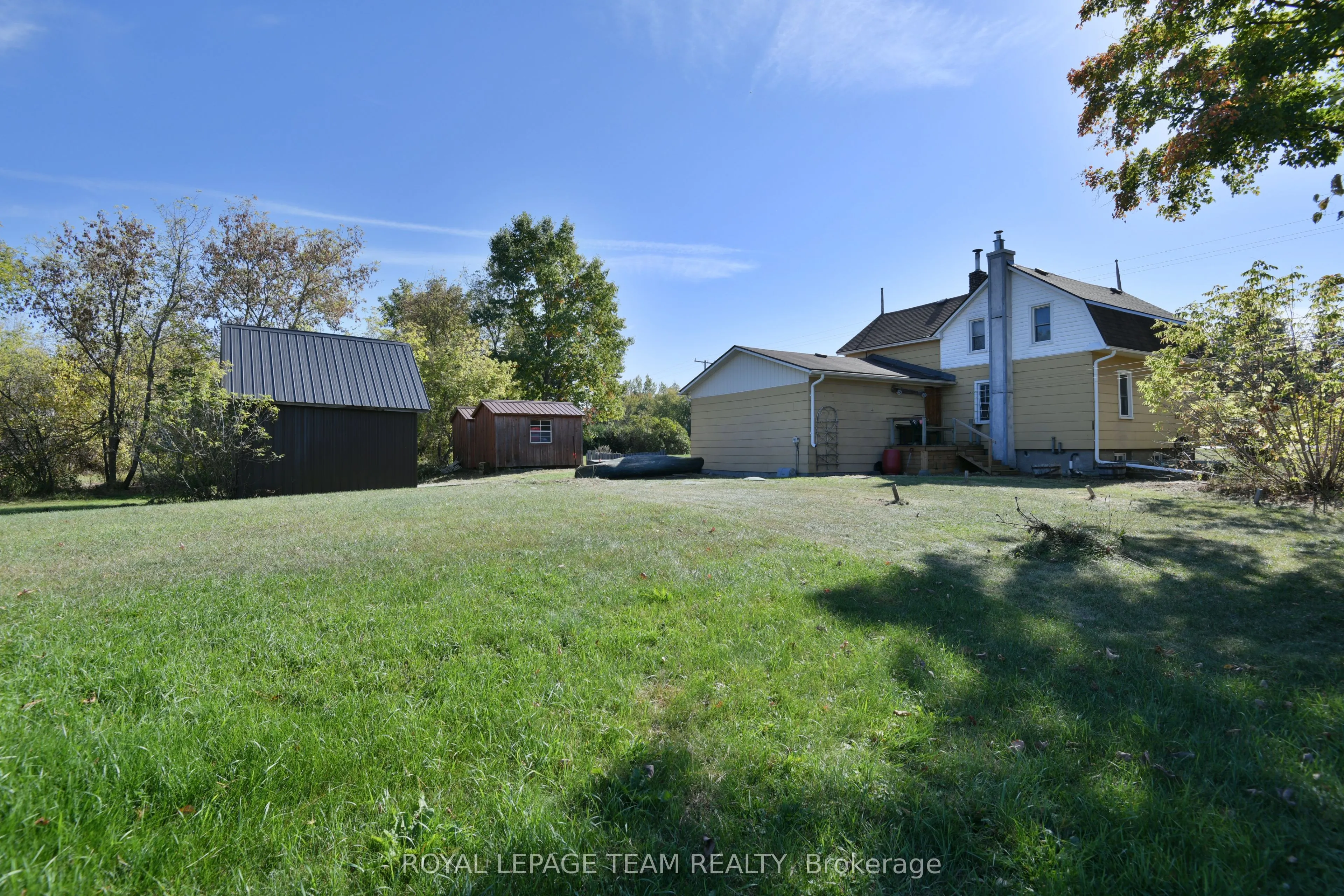 2692 Dunrobin Road