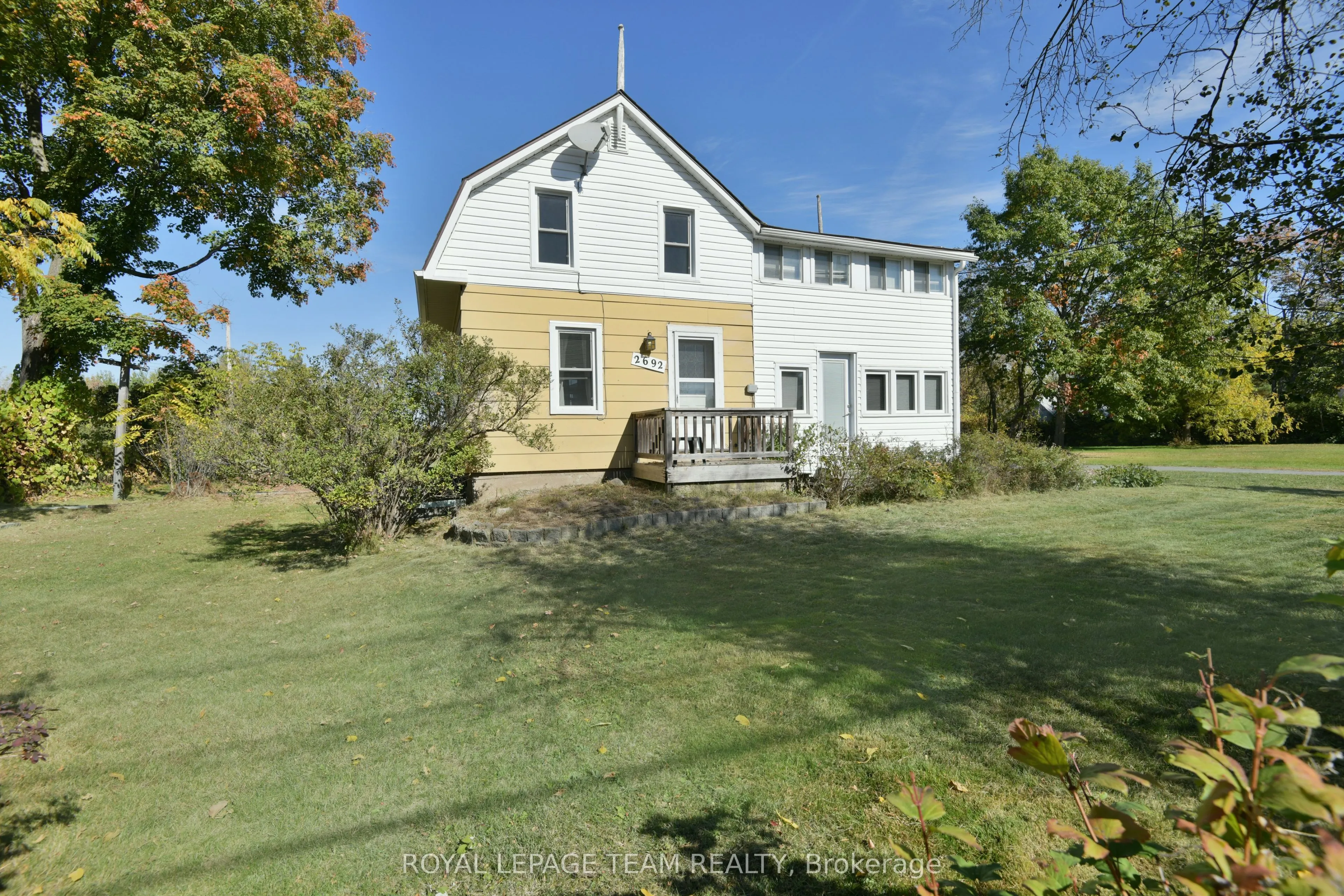 2692 Dunrobin Road