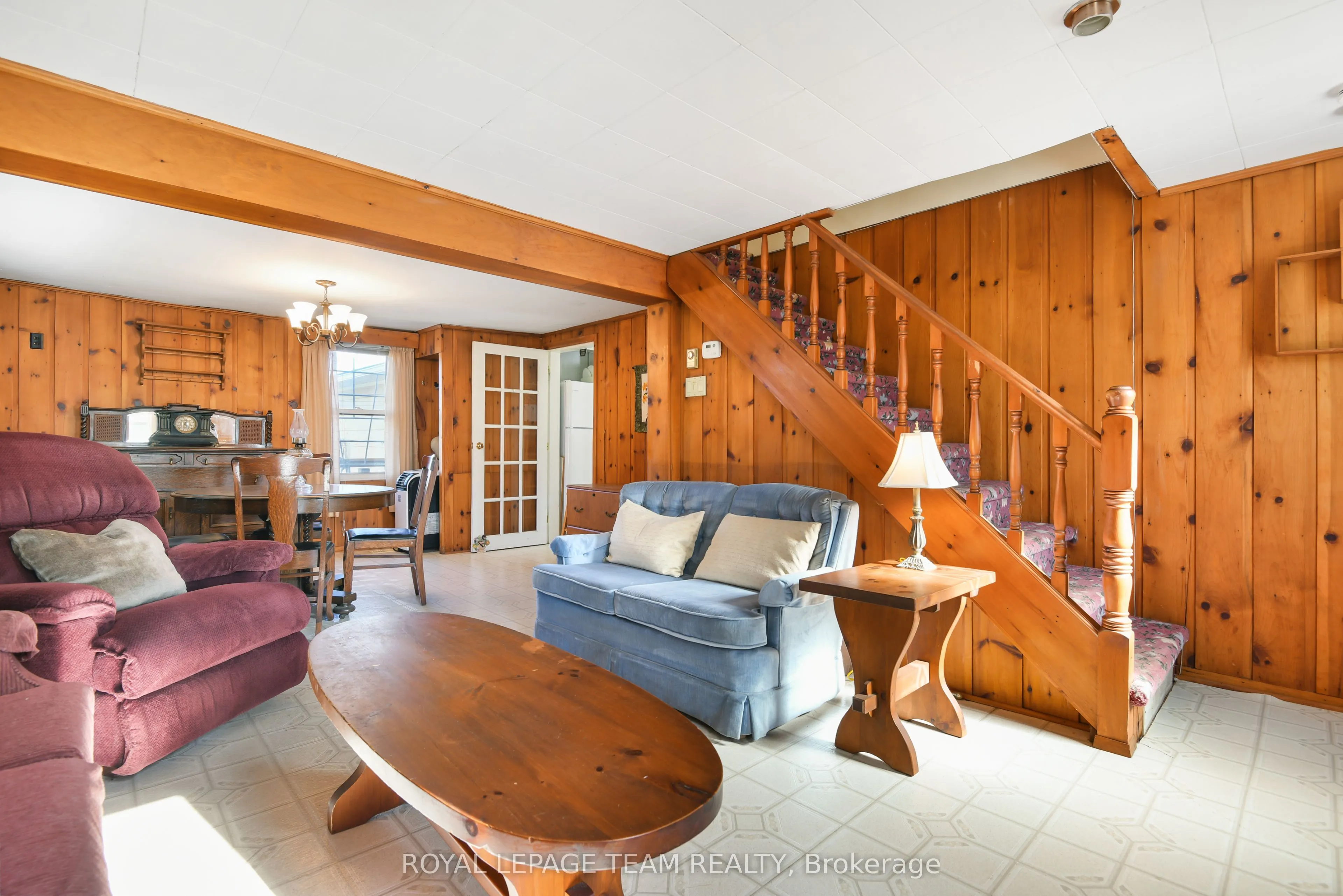 2692 Dunrobin Road