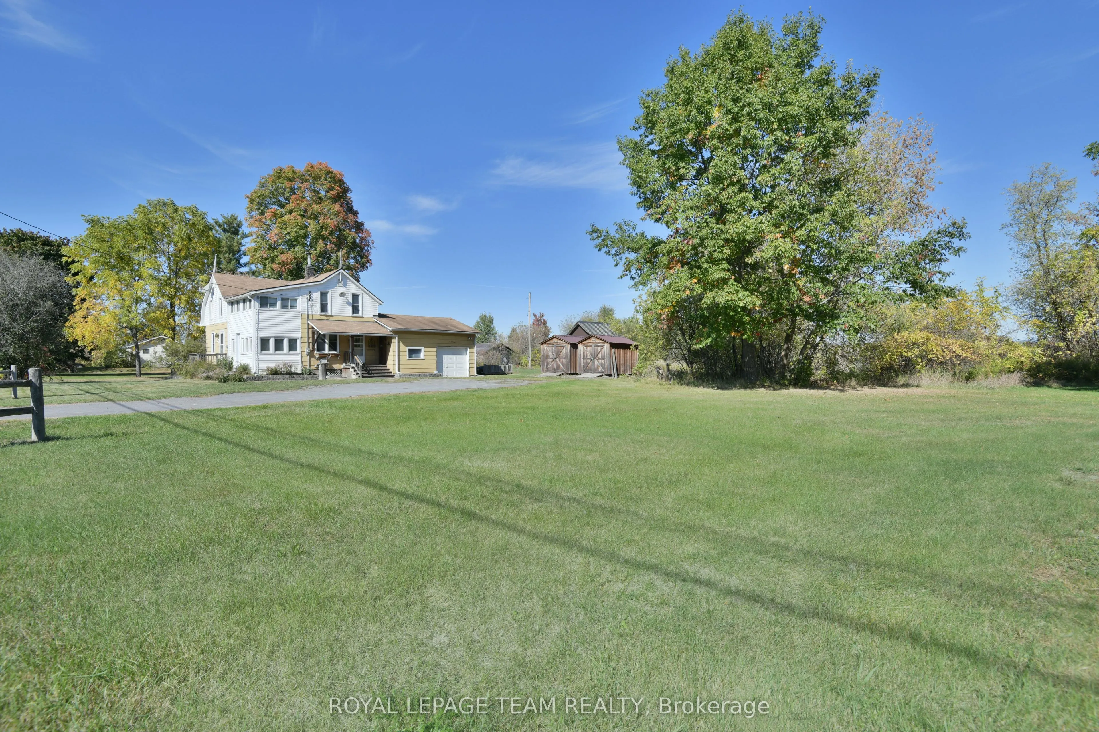 2692 Dunrobin Road