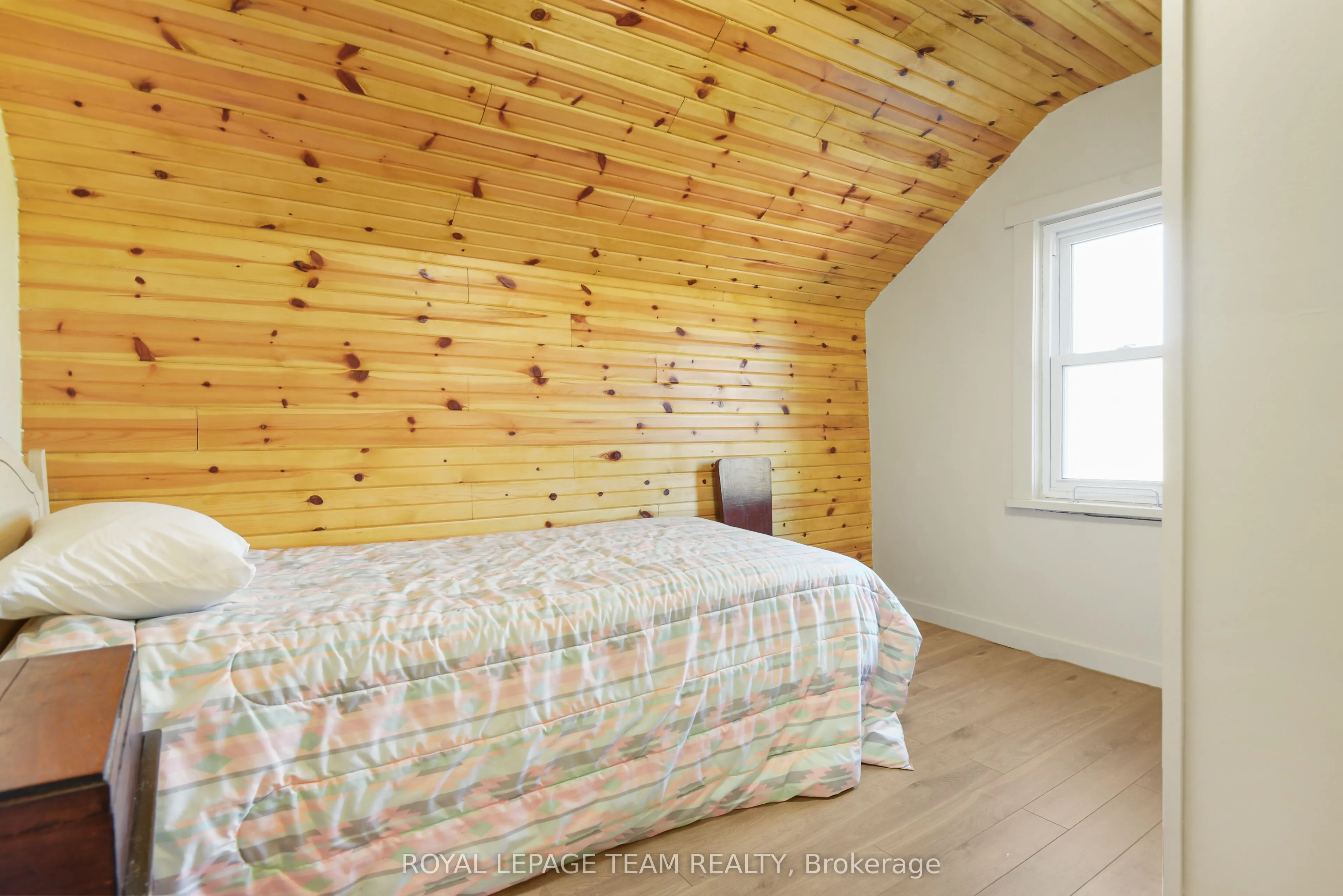 2692 Dunrobin Road
