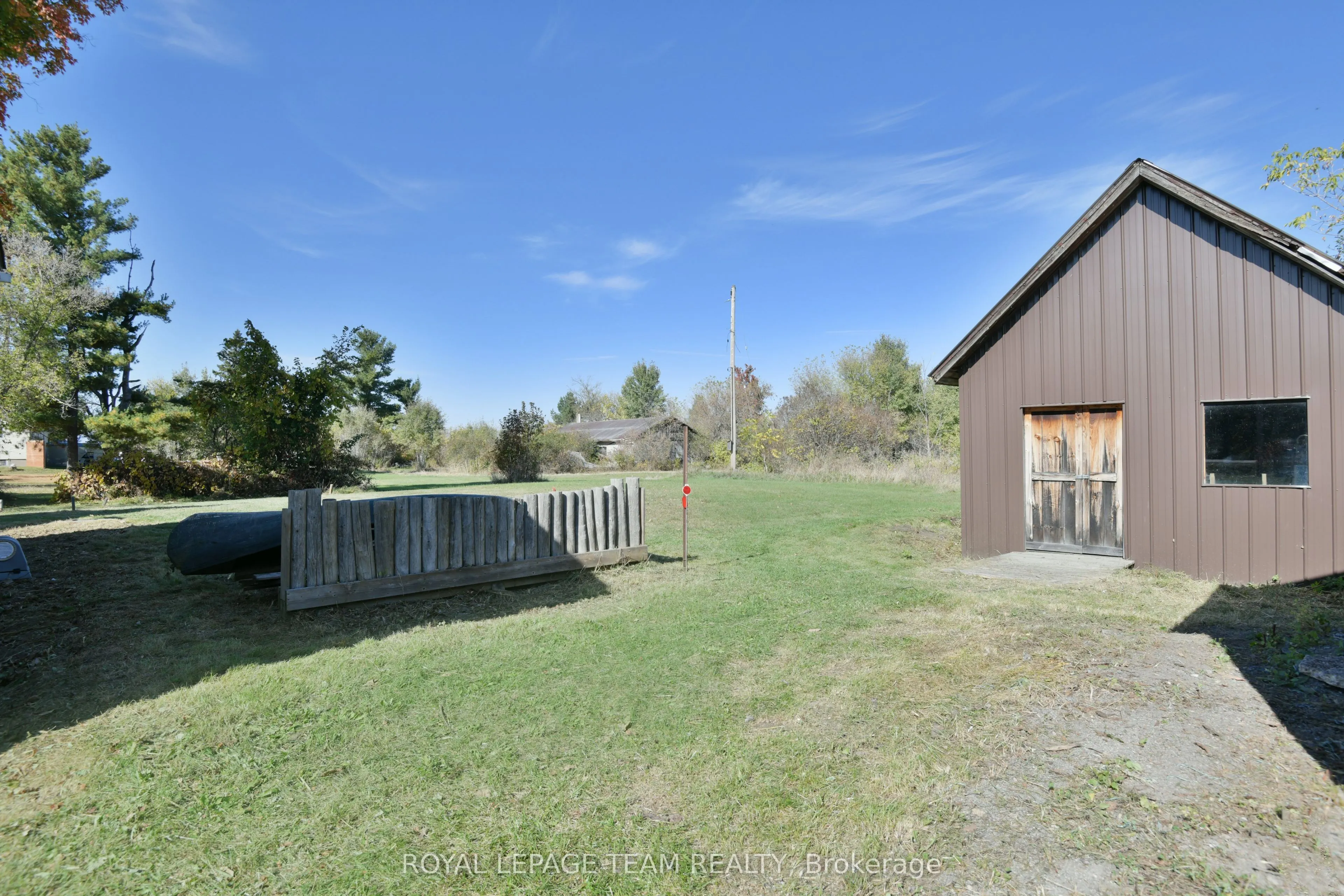2692 Dunrobin Road