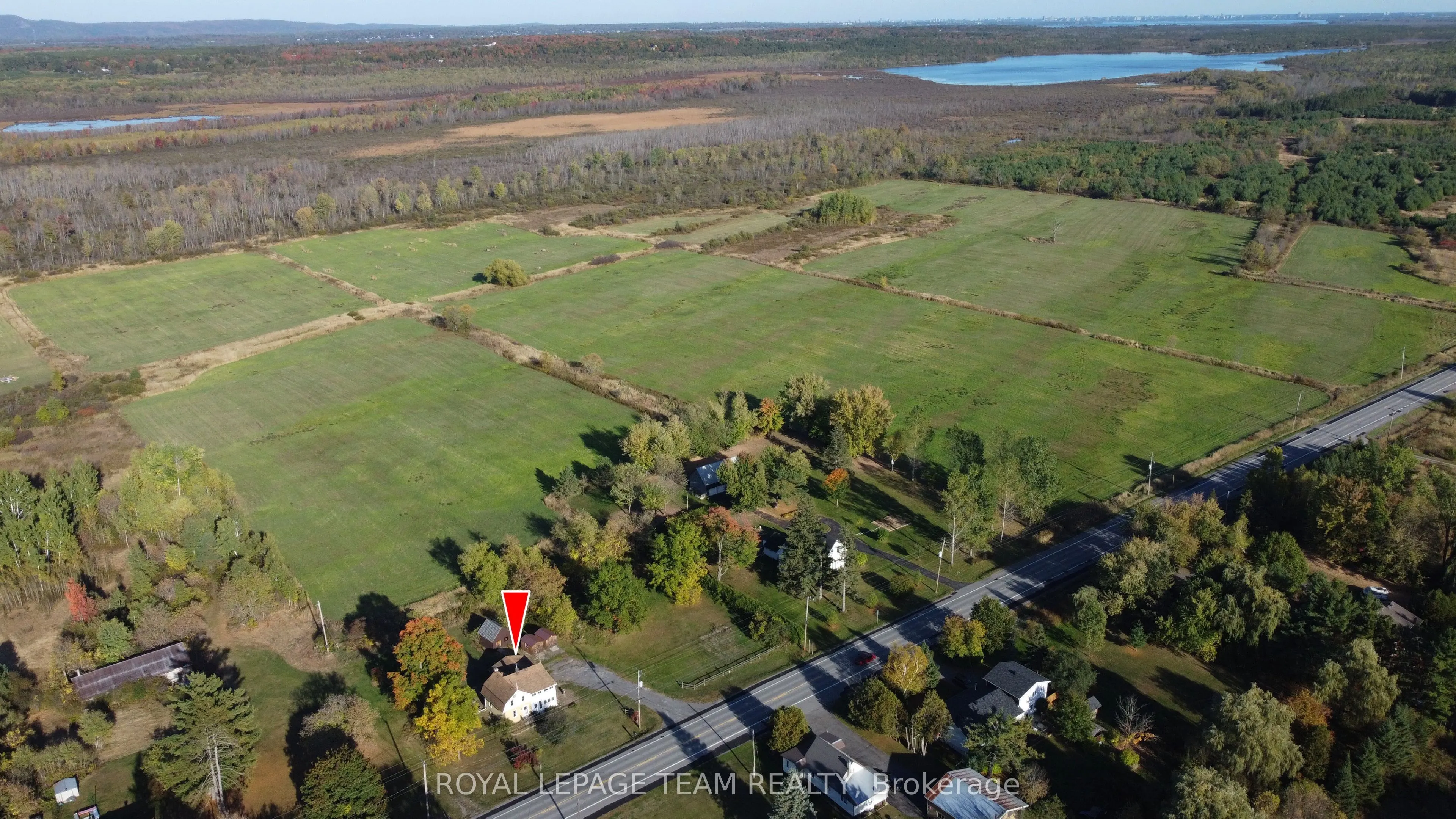 2692 Dunrobin Road