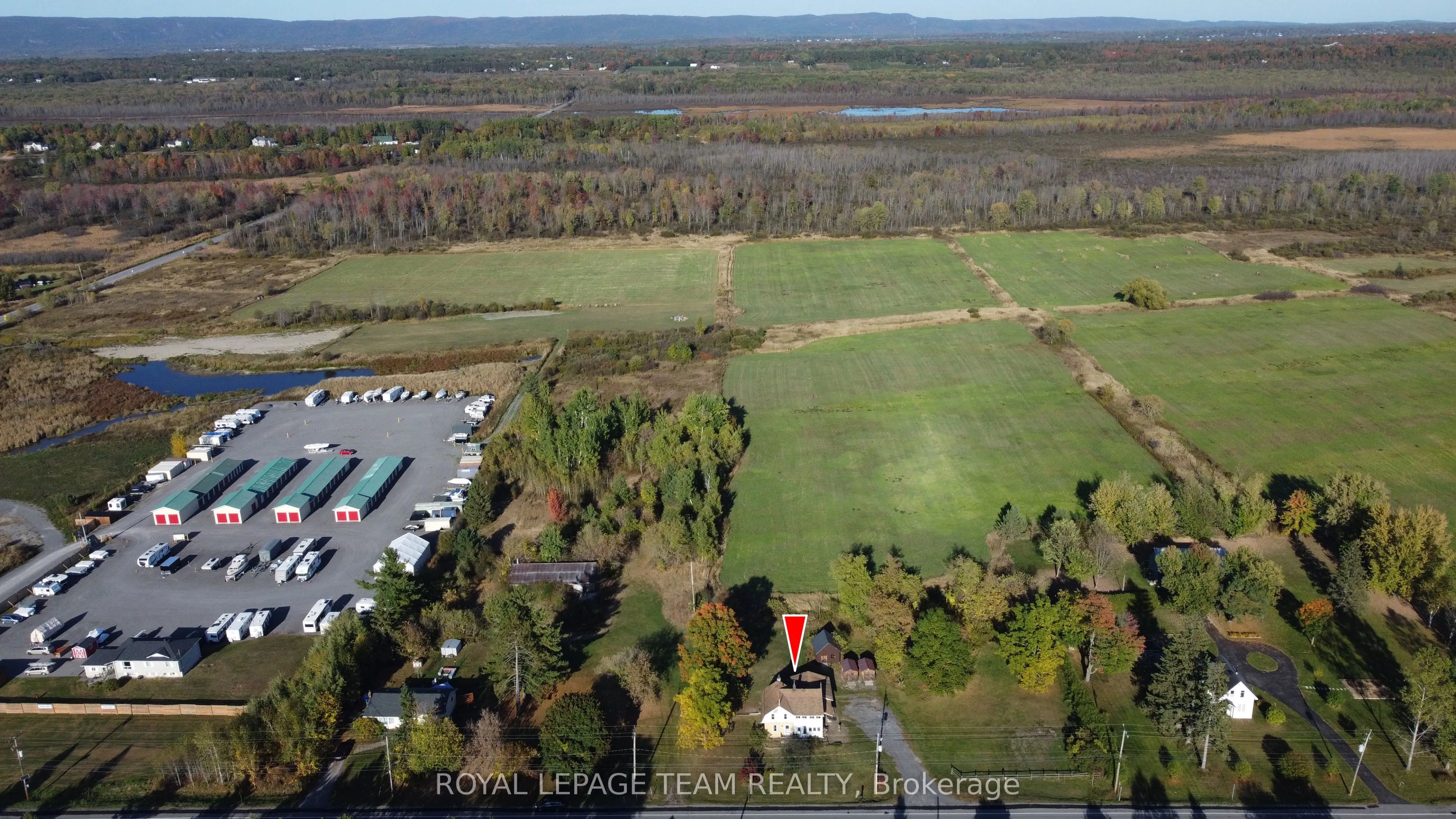 2692 Dunrobin Road