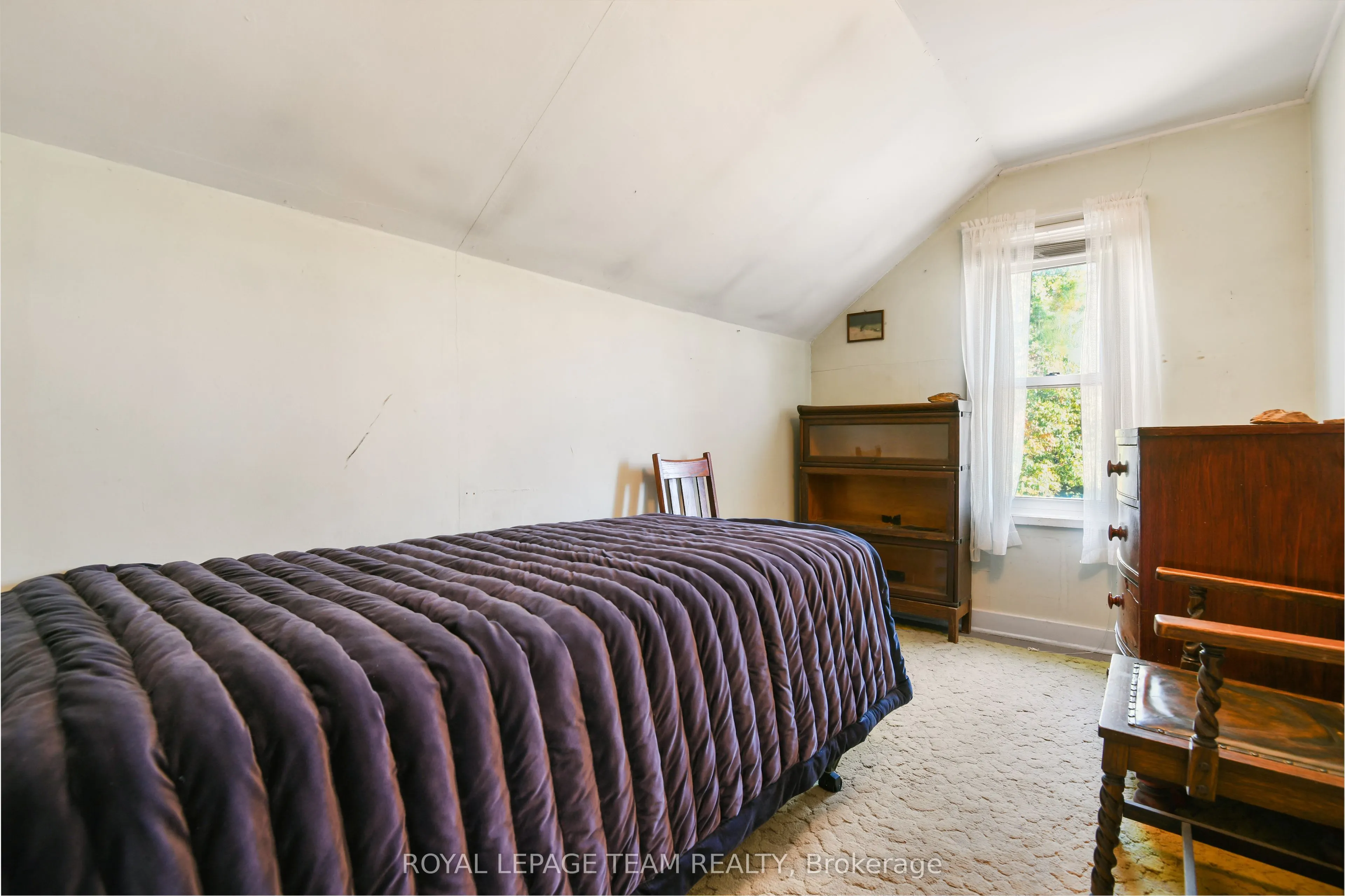 2692 Dunrobin Road