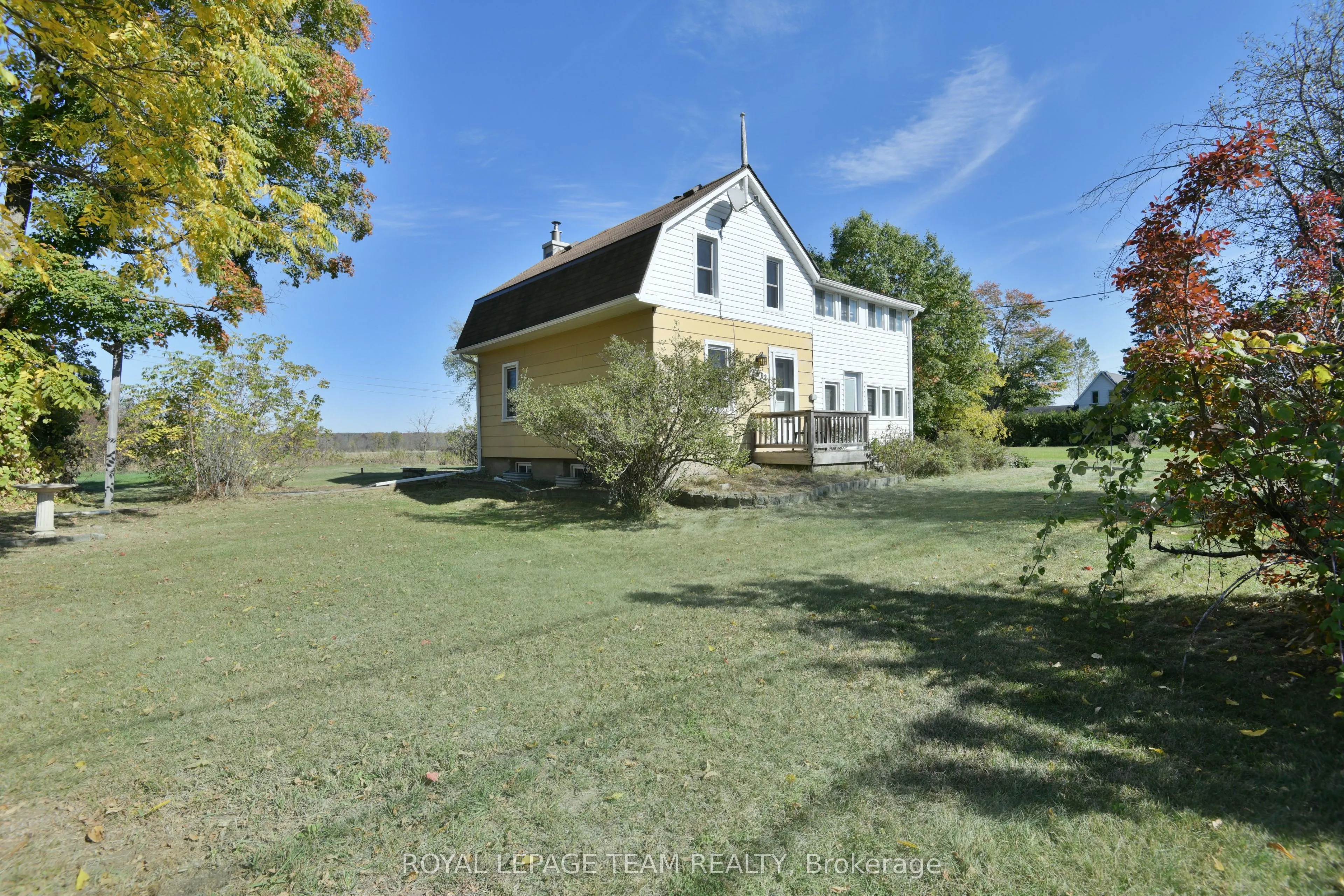 2692 Dunrobin Road