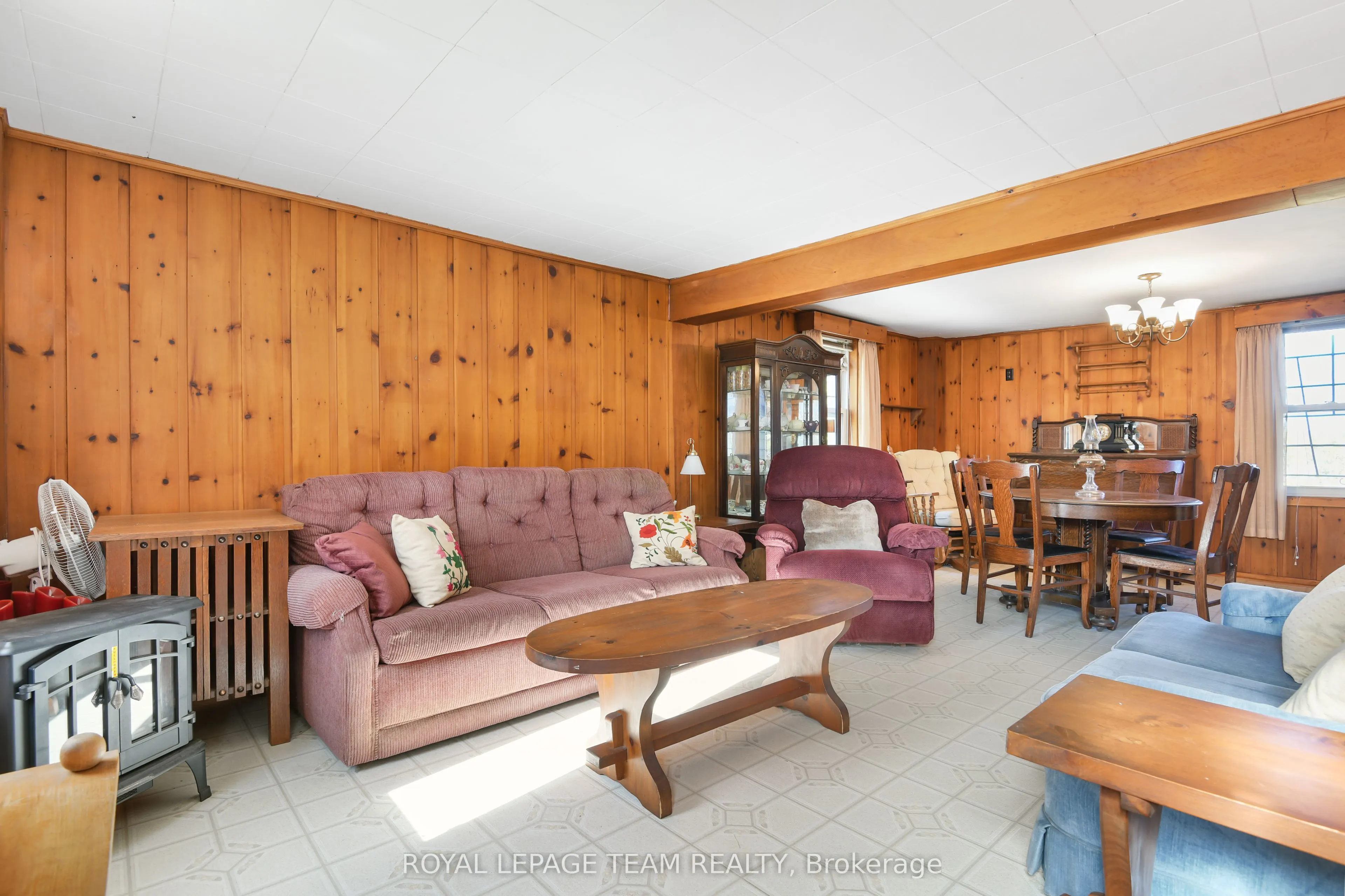2692 Dunrobin Road