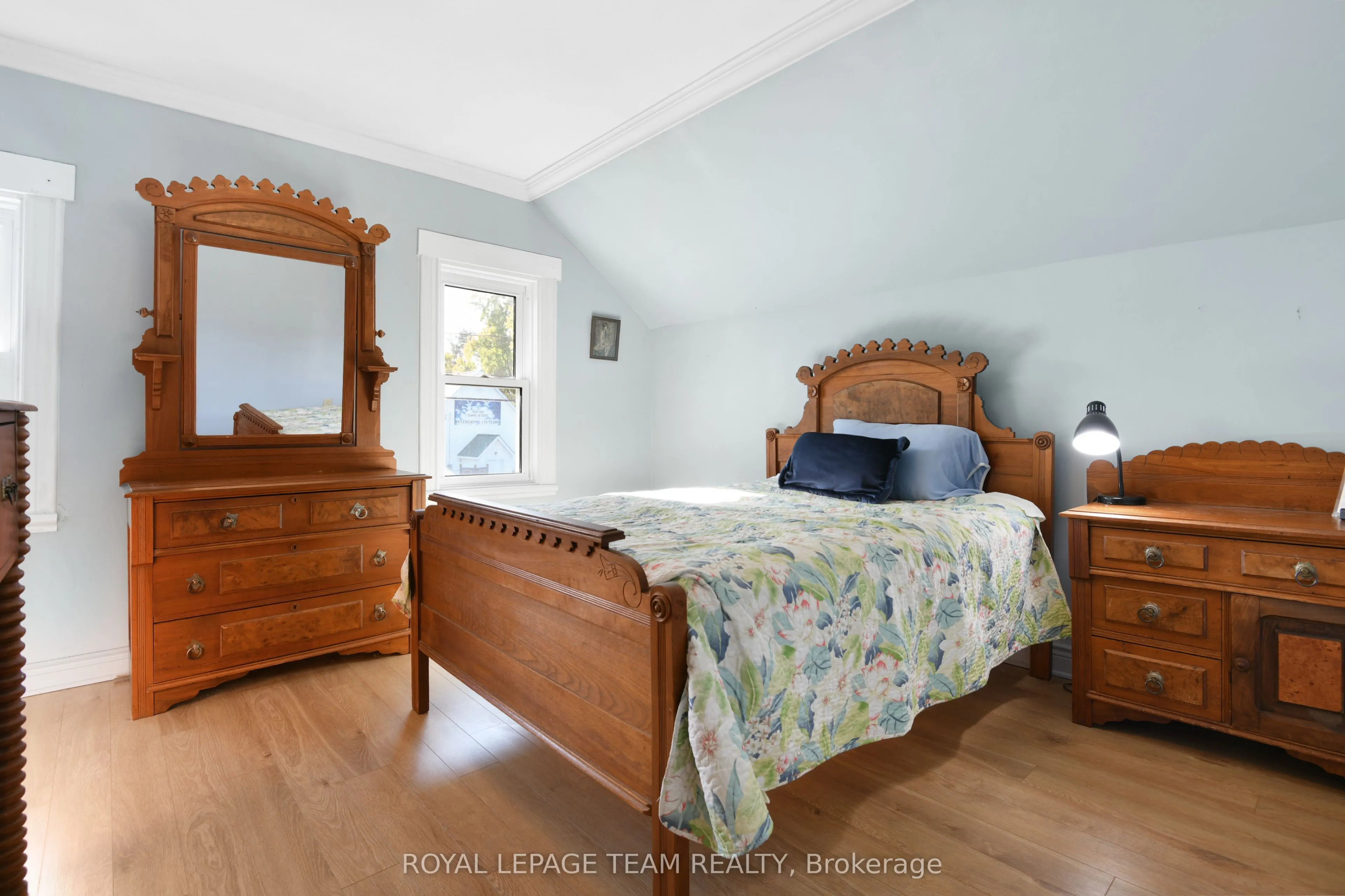 2692 Dunrobin Road