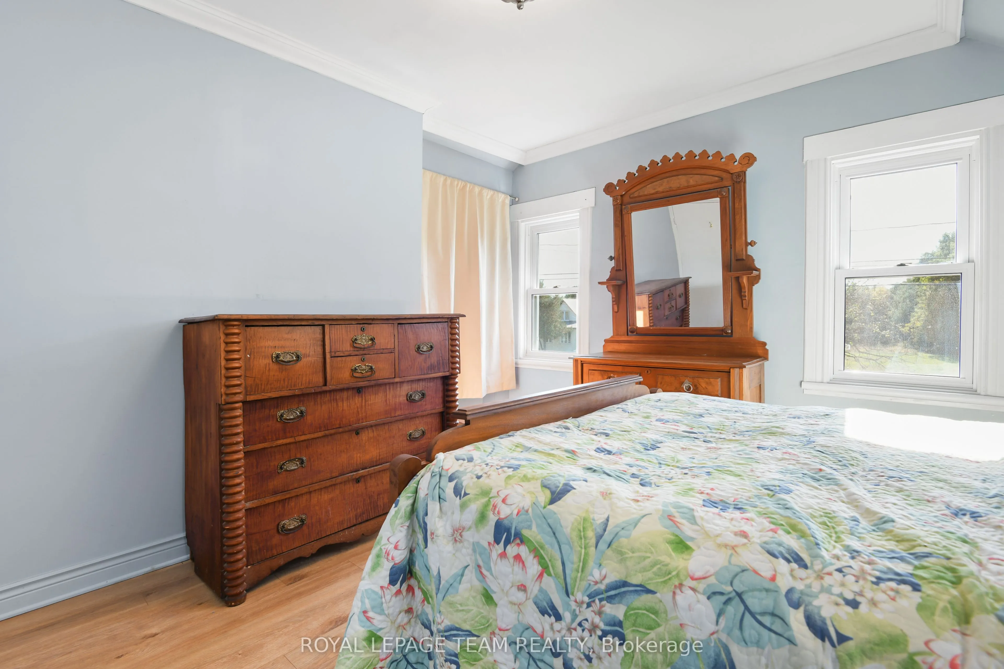 2692 Dunrobin Road